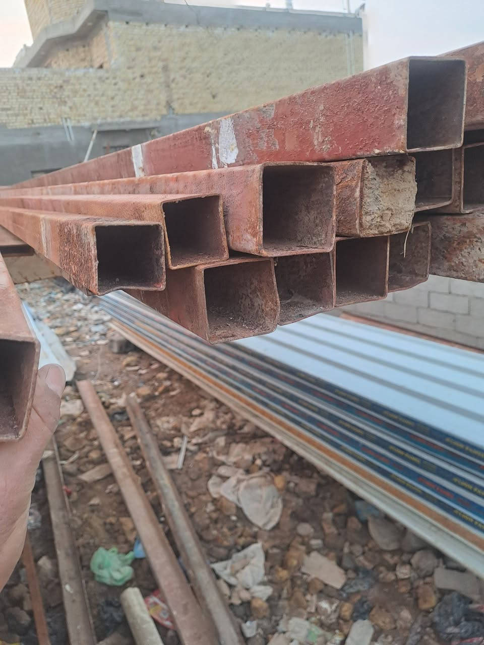 السلام عليكم 
شيلمان بلجيكي نضيف 
شبابيك 
ابواب 
زوايا 
سندويج 
***********
***********
العنوان كوت شارع النفط قرب كهوة بيت الطين
