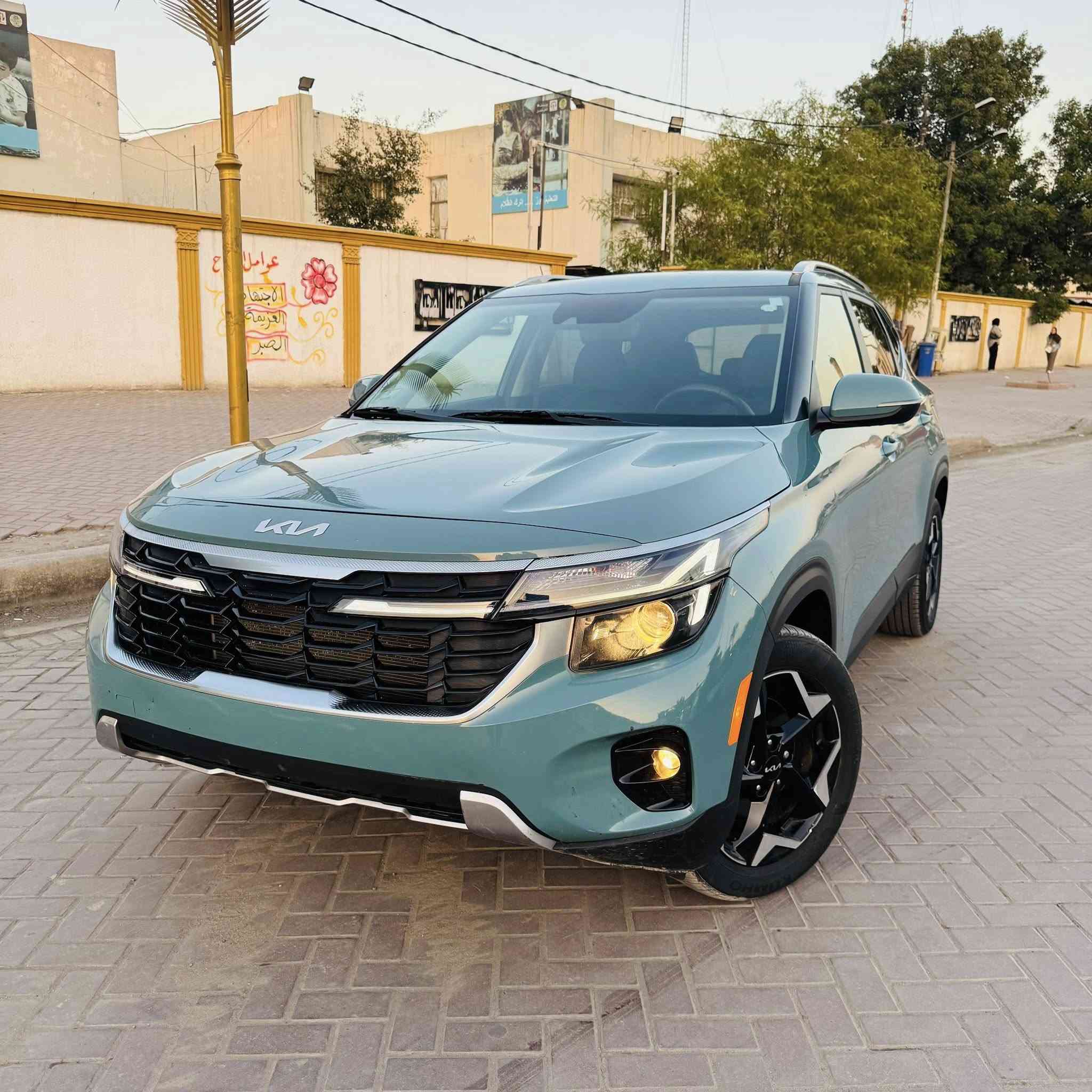 السلام عليكم
🚗 للبيع: كيا سلتوس 2024 فول مواصفات 🔥

✨ الموديل: 2024
✨ الفئة: فول مواصفات (Full Option)
✨ ناقل الحركة: أوتوماتيك
✨ نظام الدفع: رباعي (4X4)

💎 المواصفات:
✔️ فتحة سقف
✔️ إنارة داخلية متغيرة (Ambient Lighting) ✨
✔️ نظام صوت قوي جداً 🔊
✔️ تشغيل بصمة
✔️ تشغيل عن بعد 🔑
✔️ إشارات بالمرايا الجانبية
✔️ شاشة كبيرة + نظام حديث
✔️ كاميرا + حساسات

🚘 السيارة دخول جديد بدون قطره صبغ وبدون تبديل 
📍 الموقع: (مدينة الصدر)
📞 للتواصل: (0772876800)
واتساب موجود 

🔥 سياره مميزة لعشاق السيارات الحديثة والفخمة

#كيا #سلتوس #بيع_سيارات #سيا_العراق


**إذا كنت صاحب هذا الإعلان وتريد حذفه لأي سبب، رجاءا أرسل رسالة إلى الدعم الفني**