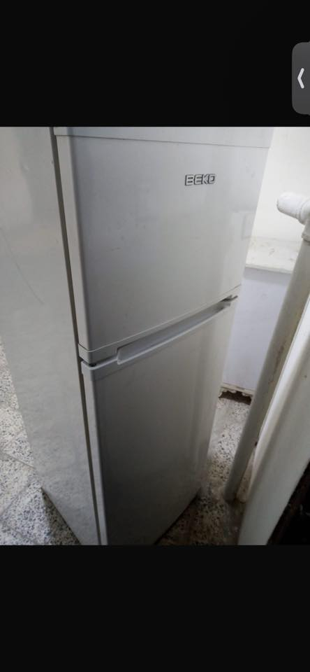 ثلاجة للبيع نظيفة ب٧٥ وبيها مجال ٩ قدم رقم صاحب الثلاجة***********
