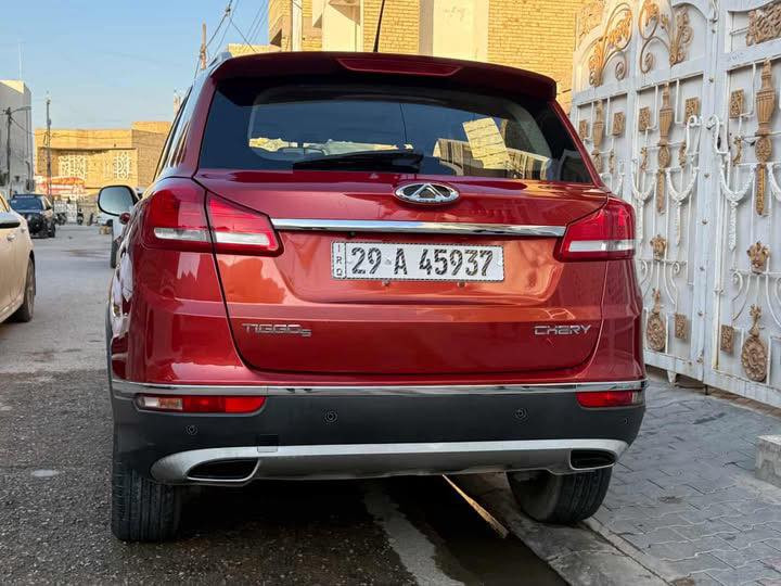 السلام عليكم تيكو للبيع 2018 السعر 110 وبيها مجال حره مداور ثاني يوم السياره جاهزه من كل النواحي تخم تاير جديد كير مكينه كفاله من كلشي 
رقم واسط مداور ثاني يوم رقم نكليزي هزه جديده مكان السياره كوت الخاجيه ***********
