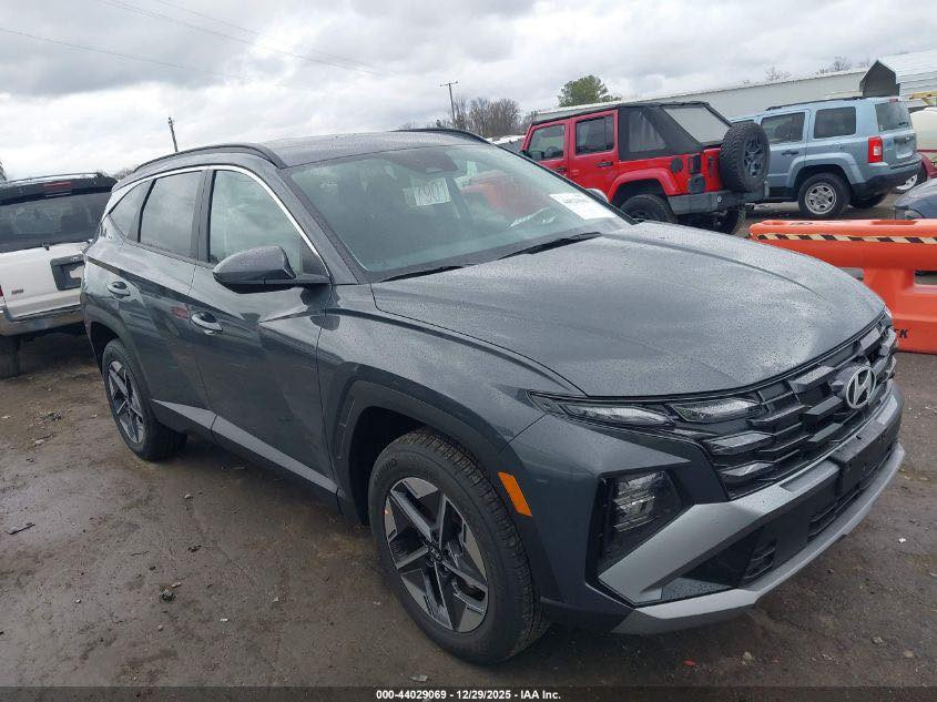 ‏🚗 2026 Hyundai Tucson
📅 مزاد: 9 / 1 / 2026
رقم اللوت: 44029069
🛠️ ضرر امامي
‏⚙️ 2.5L • 4 سلندر • دفع ‏ ‏كلي 
📏   2,069 ميل
💎 مزاودة حضوري أو أونلاين
📦 شحن بحري مضمون
🏢 4 فروع داخل العراق
بغداد • كربلاء • الديوانية • العمارة
📲 واتساب: *********** | ***********
✨ انضم إلى كروب الواتساب لمزيد من السيارات الحصرية
‏🔗 https://chat.whatsapp.com/CHchp4i8IM0GCMY7soZfir
⏰ 4 عصراً – 12 ليلاً
🚫 السبت والأحد عطلة المزاد
