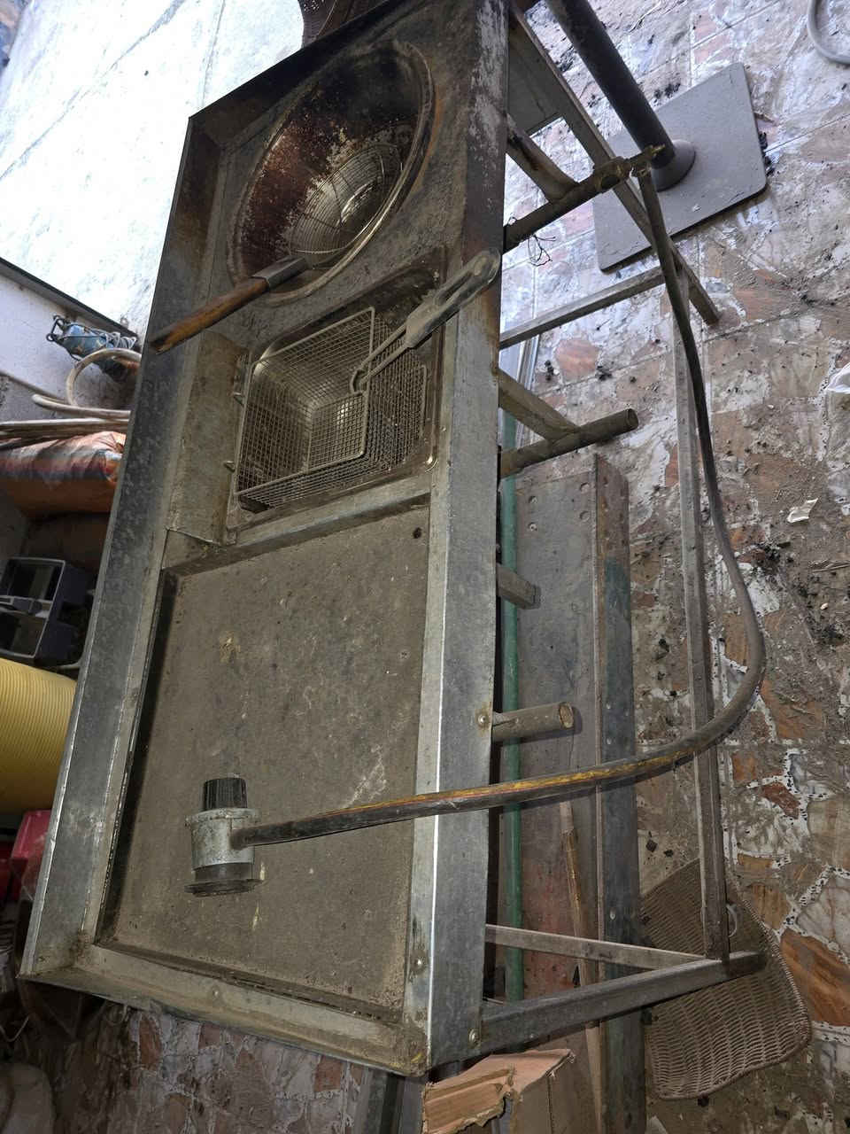 صانعة ثلج استخدام موسم واحد ماخذه 700السعر الحالي 450
طباخ 3عين مع ملحقاته السعر 100
دكت الطول 2متر 75000
مشاعل شوايه گص الحجر الاصلي عدد 5القطعه 15
باترينه سل ستيل ثقيله القياس 3متر السعر 300العنوان الناصريه قضاء الفجر ***********
