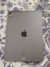 ايباد M4للبيع نضافته99ملحقاته كله موجوده لشحن مالته لصلي مكاني بغداد ا...