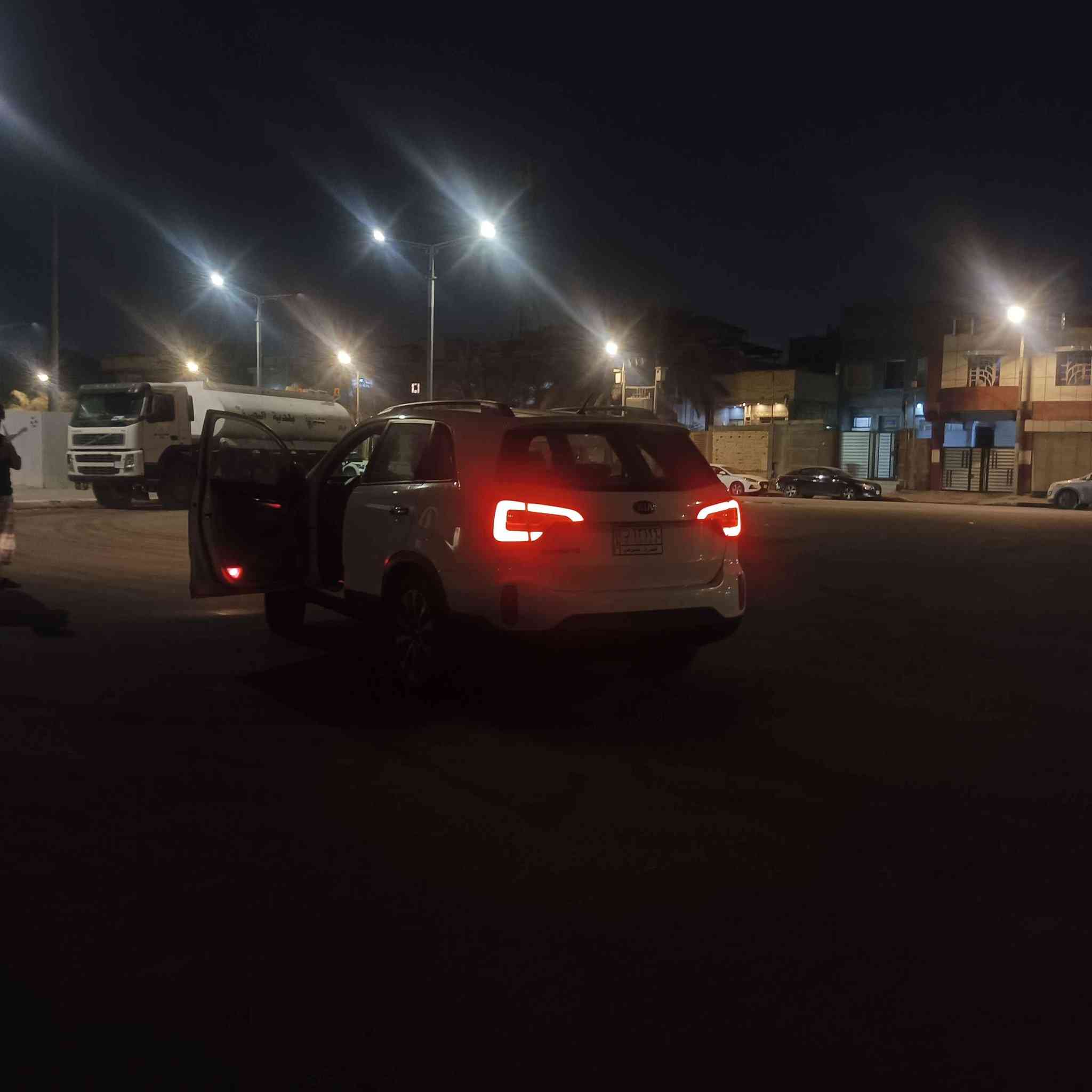 كيا سورينتو 2015
٤سلندر دوش خليجي 2400
مكفوله
المكان البصرة المعقل 
***********
السعر 180

 كيا سورنتو 2015 
 مكفولة كفالة عامة 
بدون صبغ، بدون تبديل، بدون بارد 

المواصفات:
4 سلندر 
7 راكب

تشغيل بصمة + بصمة أبواب

كشانات جلد، 1 كشن كهرباء

لايت زينون

بردات داخلية (بلادي)

يَدّات نيكل ستيل (بلادي)

إشارة ترحيب عند الاقتراب

علامة “Sorento” 

 / بصره – تحويل مباشر

3 قطع تبريد + تدفئة وتبريد بالكشانات الأمامية

ويّاله كروم 19

حساسات أمامية وخلفية

كاميرا بلادية + شاشة  (بلدشبول)
 الرجاء فقط الجادين، غير الشراي لا يتصل ولا يراسل. البصرة, العراق
