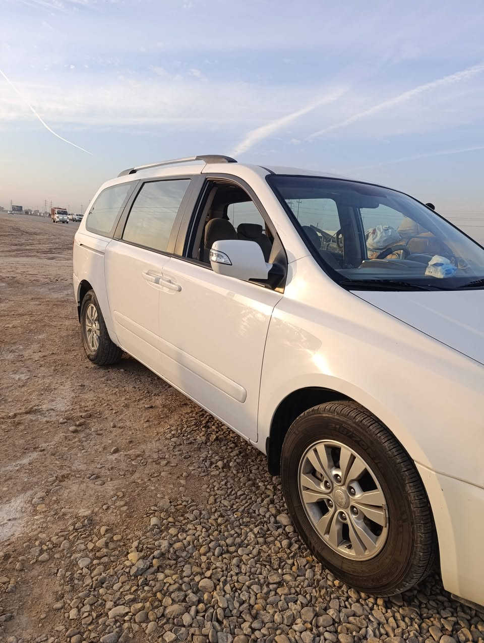 سلام عليكم عندي كية كرنفال 2014 رقم اربيل دولي بسمي سيارة جاهزة من تخم تاير حدادية حلوة كير محرك مكفولات فول موصفات ماعدة بيبان مو كهرباء سونار مرفق بل منشور سعر 157 وبيها مجال  ستفسار على هاذة رقم ***********
