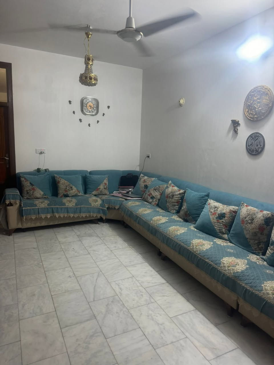 دار سكن طابو صرف مساحه 125 بناء حديث 
طابق واحد بناء طابوگ غرفه نوم هول مطبخ 
استقبال مجمعات صحيه كراج سياره 
ارضيه مرمر جدران سيراميك خدمات 
مي كهرباء شارع مدارس بصفك 
ابو غرق حي الحسين قريب من شارع حله كربلاء 
الأستفسار الأتصال 
***********

‭***********‬
#الدار_المعموره_للعقار 
ملاحظه//من لديه عقار ويرغب بالبيع مراسلت الصفحه او الاتصال
