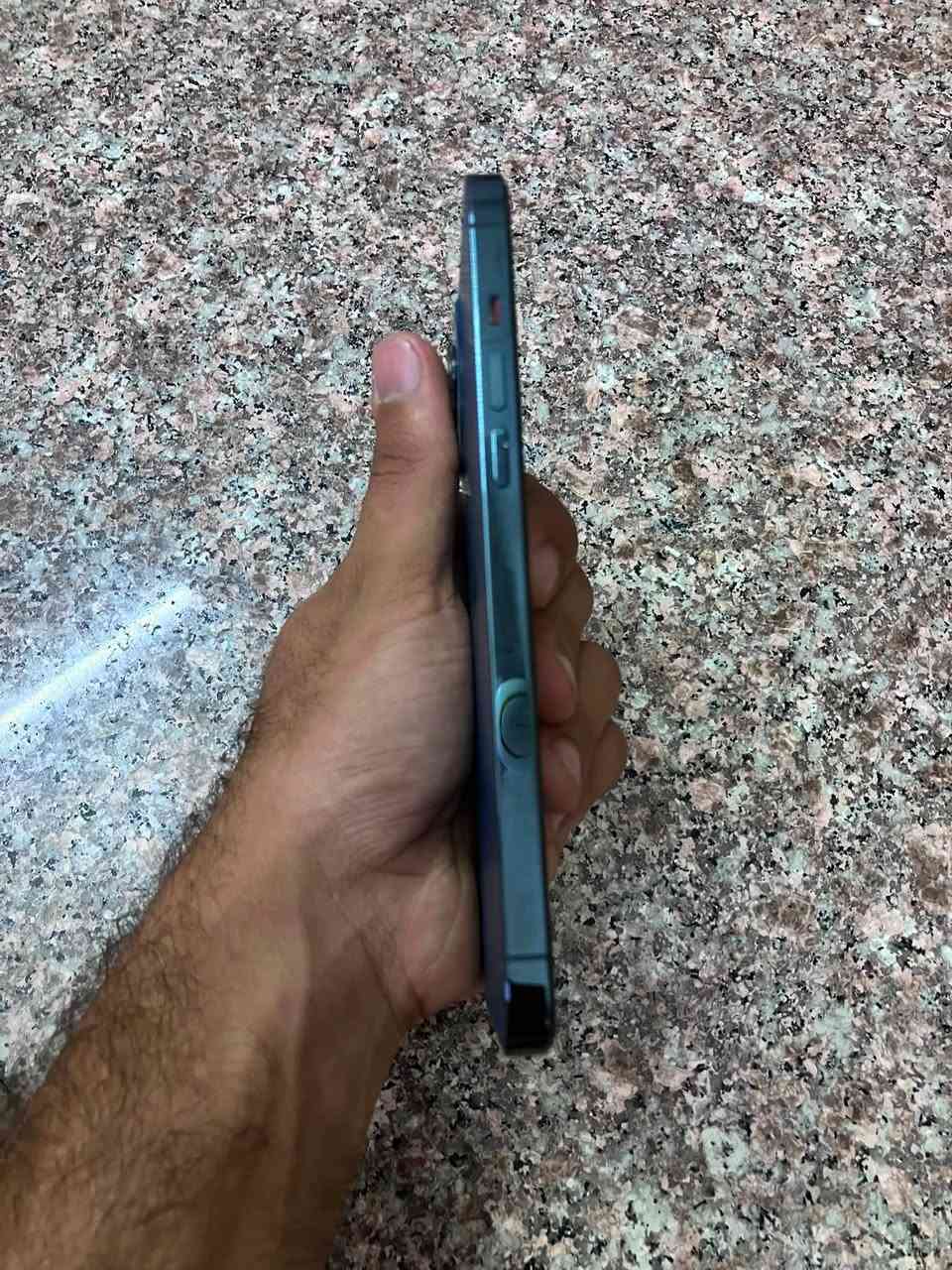 ايفون 12 pro max 
نيلي 
التليفون اخو الجديد 
تليفون جداً نضيف 
بطاريه 78 
ذاكره 256 
العنوان بغداد 
الرقم : ***********
