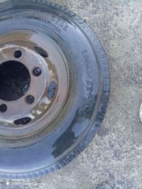 عندي تايرات  ألماني تفصيخ هوه والويل  حجم. 7.50R. 16LT. 275 سعار مناسب...