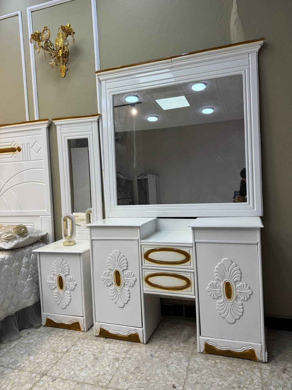 متوفر الان موديل جديد ..
السعر مليون و150 وبيها مجال   

سعر الشازلون الخزان 75 الف 

سعر الشازلون المقعد 50 الف 

غرفه نوم داخل معاكس خشب 3 ملم
خارج تحفير sns انديف 5 ملم

الصبغ حراري درجة اولى

6باب  متكونه من 9قطع

زاويه تصميم كنتوري بارتفاع الكنتور

السرير بلاويد اسود 6ارجل

قياس الكنتور ارتفاع 2.40 وعرض 3.20

النقل والشد مجاناً داخل بغداد 
أطراف 50

يوجد توصيل الى جميع المحافضات وباسعار مناسبه
للحجز خاص او واتس اب ***********
