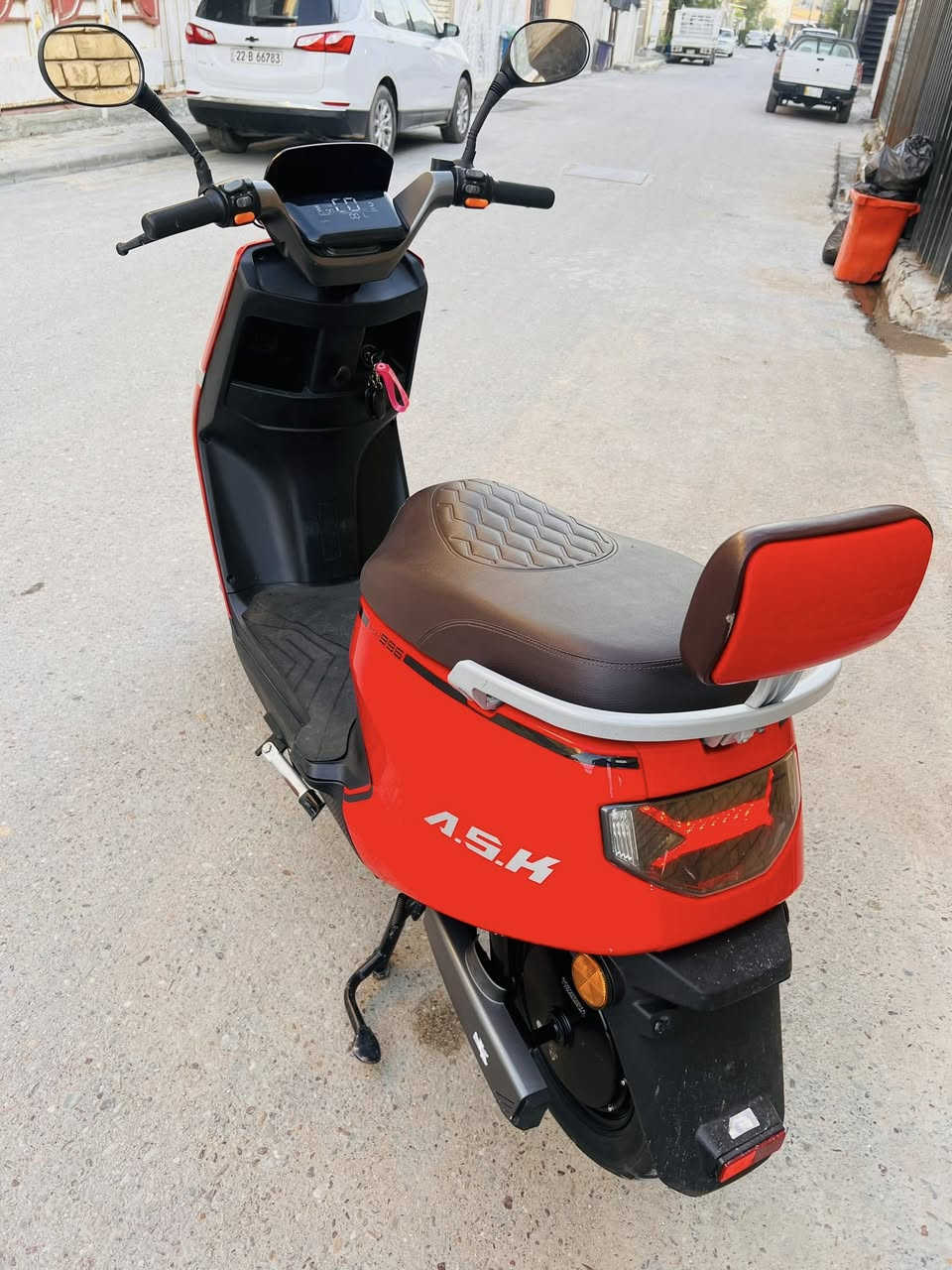 سلام عليكم ورحمه الله وبركاتو
دراجه شحن نوع رانج 2025 شهر 6 
ملف 1500 عدد البطاريات 6 
عدد النمر 3 سرعه حقيقي 63 
بصمات 2 +سويج السعر 650 وبيه مجال 
مكاني بغداد ***********
