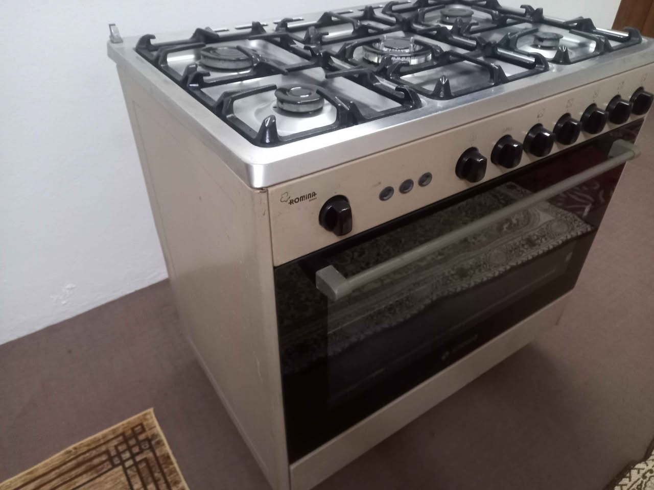 طباخ إيطالي للبيع شرط الشغل السعر ١٥٠ ألف العنوان موصل حي الصدام بعد السيطرة عالشارع العام *********** *********** يوجد توصيل داخل الموصل أجره عالمشتري موصل, نينوى
