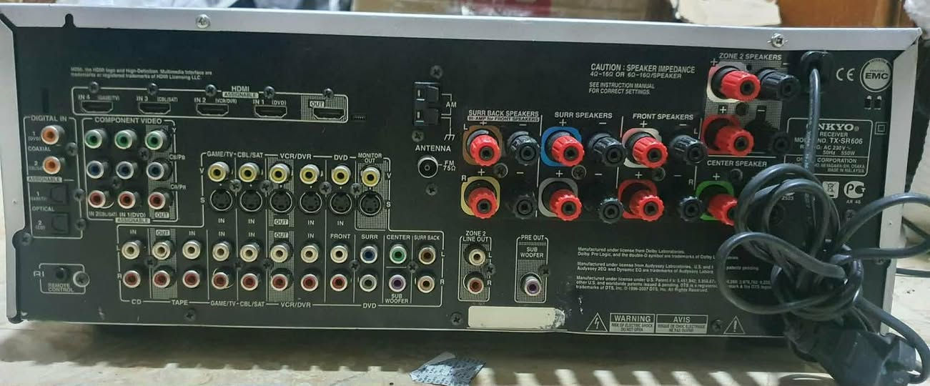 للبيع ريسيفر سينما منزلية
Onkyo TX-SR606 7.1 Channel AV Receiver

جهاز معروف بقوة الصوت والإحساس السينمائي الحقيقي، مناسب للأفلام والموسيقى وبناء سستم هوم ثييتر محترم.

المواصفات:

* 7.1 قناة
* دعم Dolby TrueHD و DTS-HD Master Audio
* مداخل HDMI متعددة
* صوت قوي ونظيف مع بيز ممتاز
* يدعم سماعات كبيرة بكل راحة
* مناسب للأفلام والألعاب والموسيقى

الجهاز:

* شغال بصورة ممتازة
* الصوت وكل القنوات تعمل
* استخدام شخصي
* بدون ريموت كنترول

ملاحظات:
هذا الجيل من Onkyo معروف بخامة الصوت الثقيلة والقوية مقارنة بكثير من الأجهزة الاقتصادية الحديثة.

السعر : ١٧٥ الف 
مكاني البصرة 

للمهتم يراسلني خاص.


**إذا كنت صاحب هذا الإعلان وتريد حذفه لأي سبب، رجاءا أرسل رسالة إلى الدعم الفني**