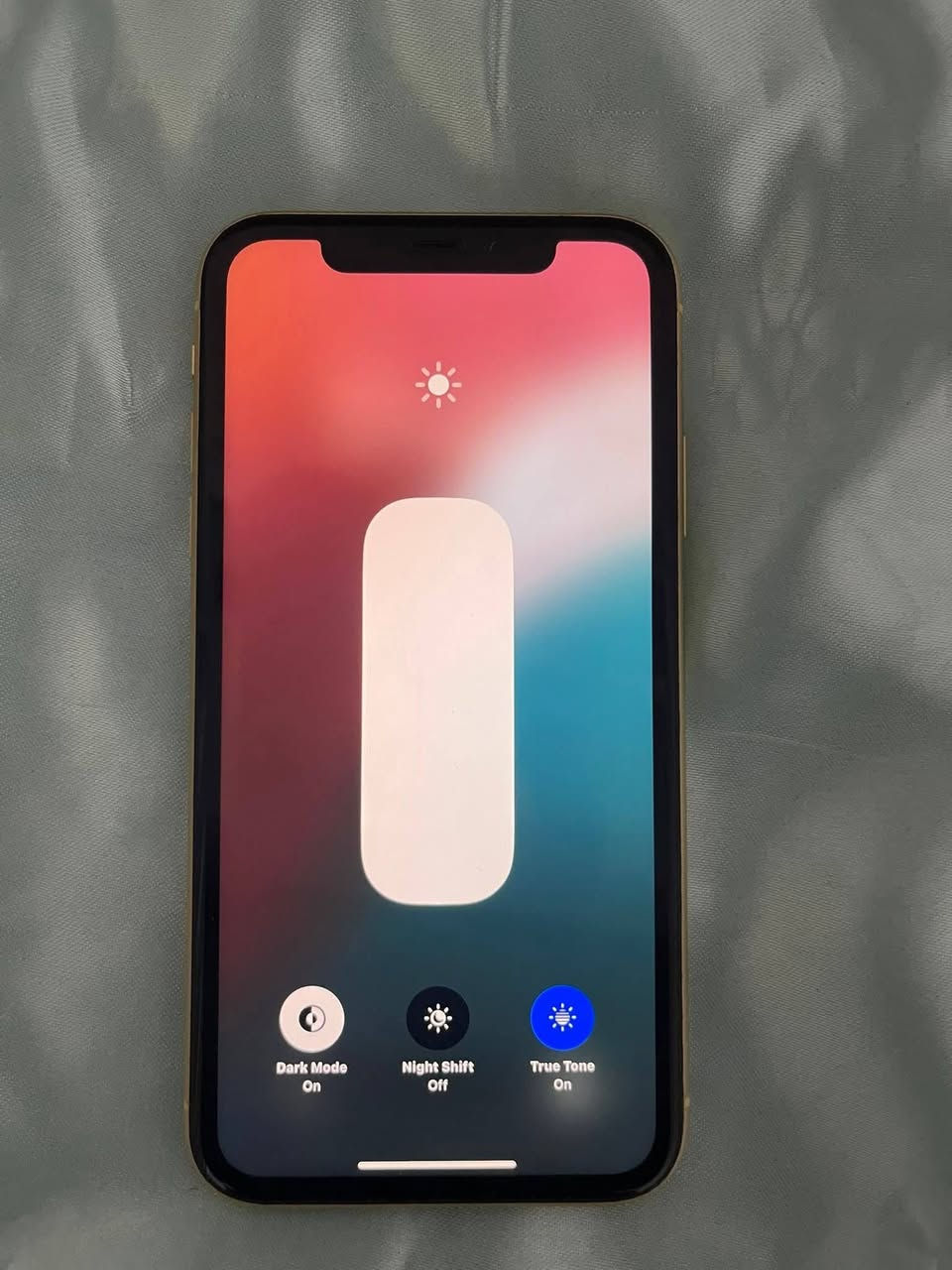 ايفون XR
الجهاز مكفول ما مفتوح 
ذاكره 64GB
البطاريه 76 
سعر 180
بغداد الشعب 
***********
