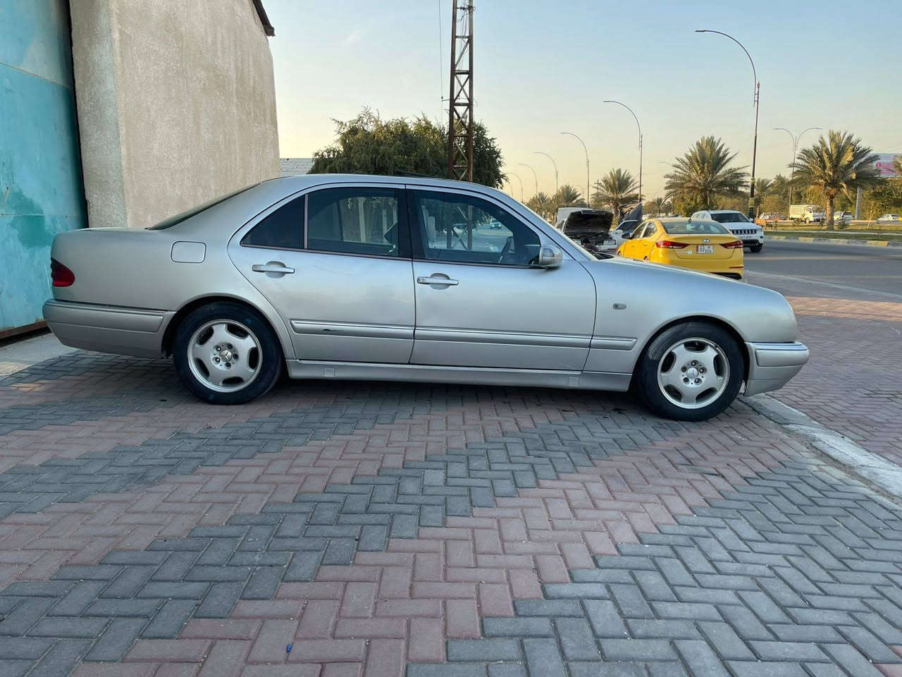 مارسدس ام عيون افنكارد ١٩٩٧ خراطيم٣٢٠
رقم اربيل سنويه ورقم وهزة جدد
مكينه ٦ سلندر كير D4 مكفولات 
فول مواصفات ١/١
فتحة سلايت روف طكتين جام
تحم ستيرن جهتين
مري قلابه واشاير بــ مري ومري كهرباء 
كشنات كهرباء وتدفئة كشنات
خزن كشنات ميموري  
ثلاجة بــ تجوة الوسطية
قطعتين تبريد 
بردة سلايت كهربائيه
وباقي التفآصيل 
***********
