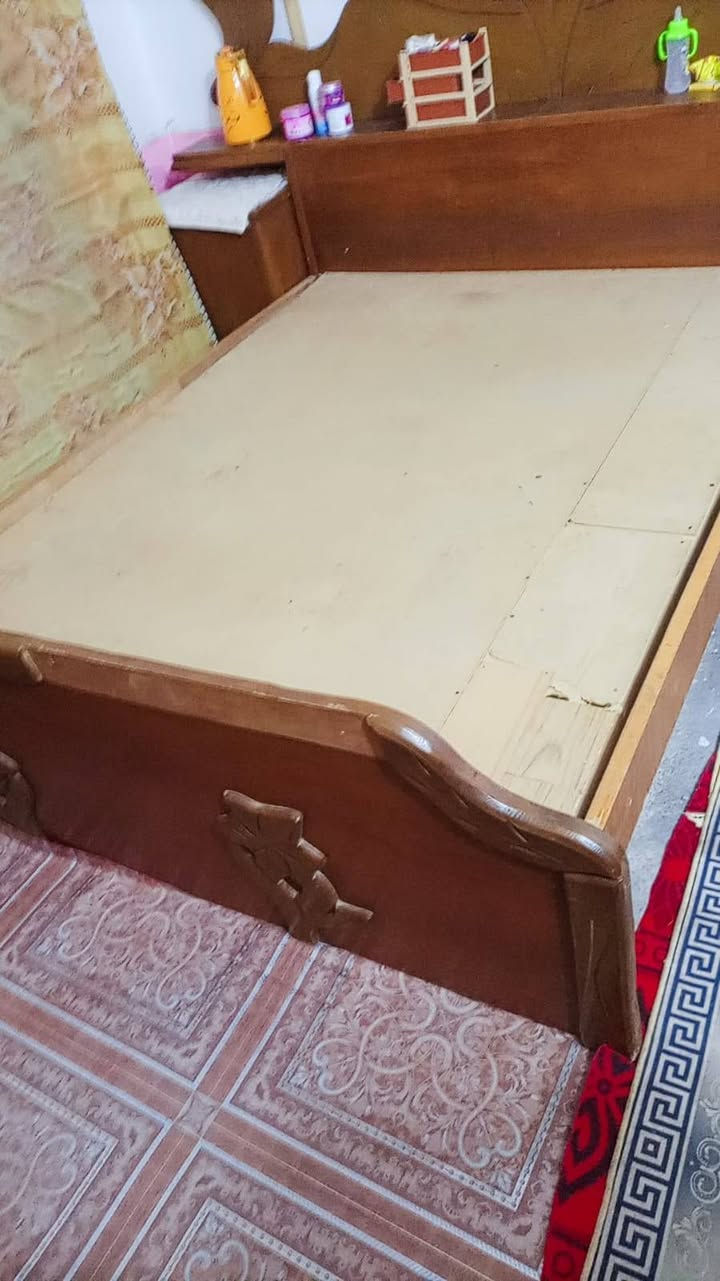 جربايه جديد هيه وغارضها للبيع مكان ديوانيه شاميه  الرقم ***********
