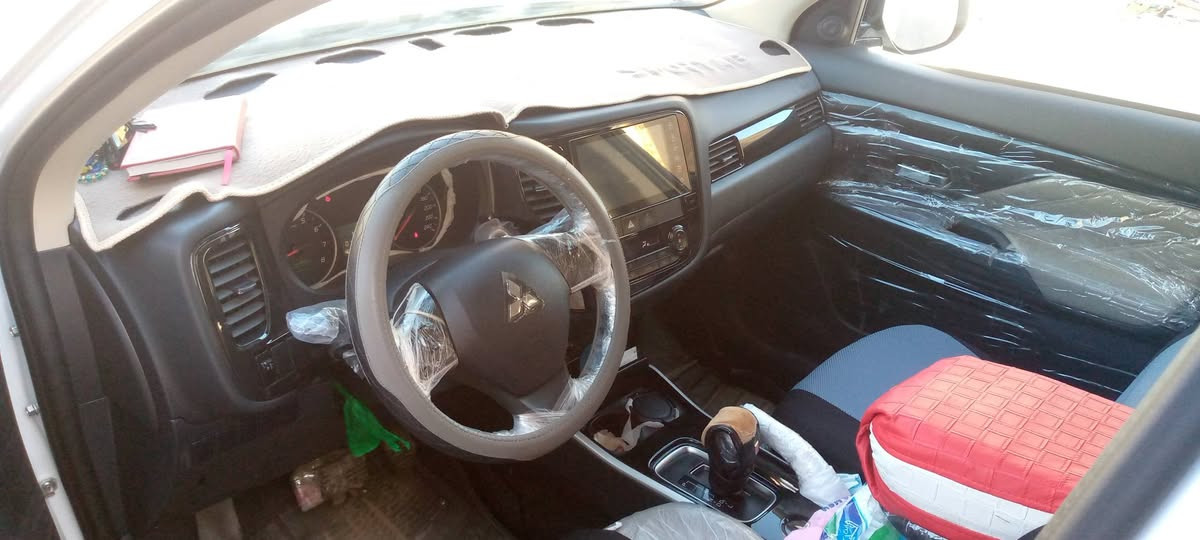 السلام عليكم للبيع مسيوبوشي اوتلاندر موديل 2022 وارد خليجي من الشركه باسمي رقم اربيل... خمسه راكب  محرك 200 ماشيه 23 الف على وظعيه الشركه.. السعر 190.. البيع لغرض حاجه مستعجله.. 
للاستفسار الاتصال ***********
