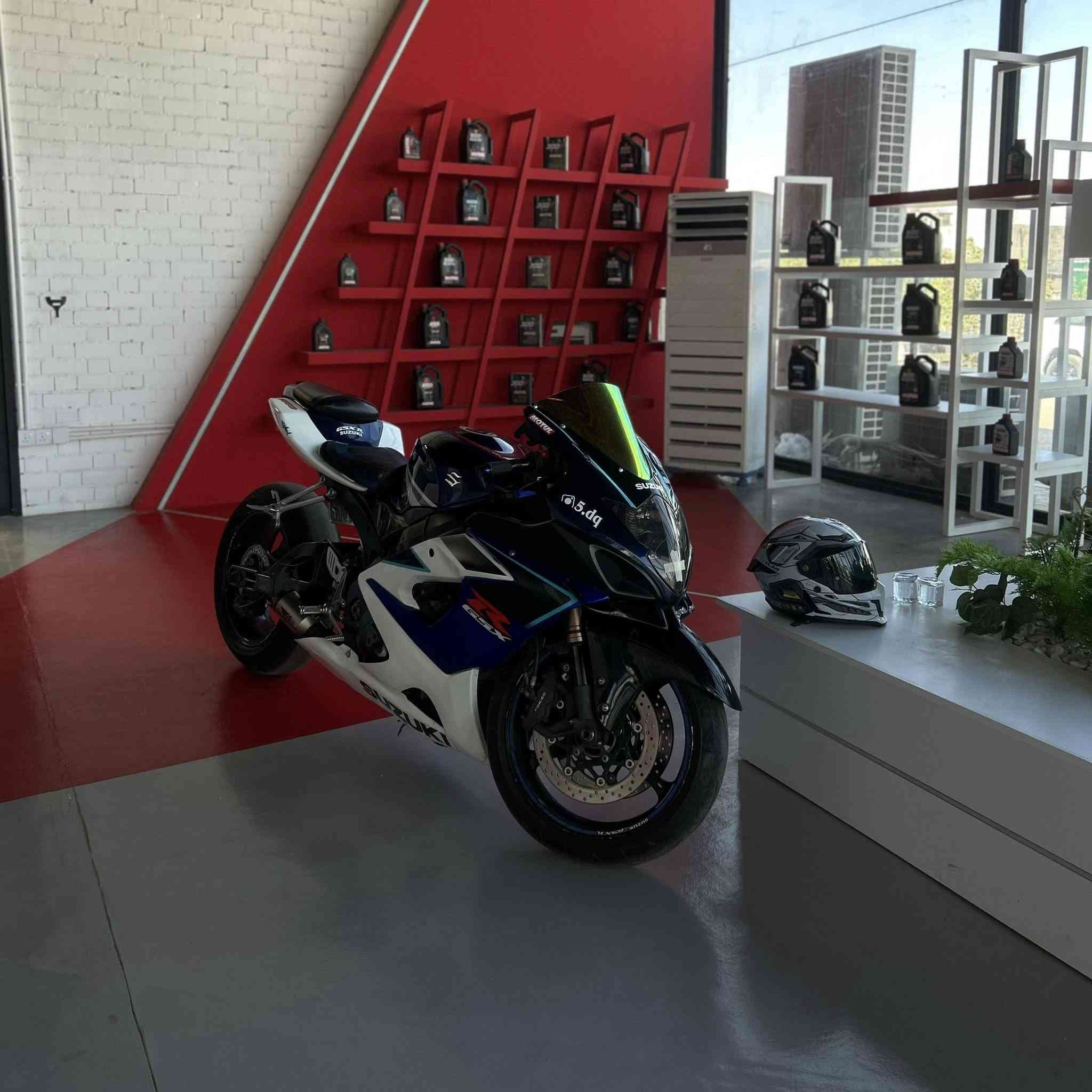 اللهم صلي على محمد وآل محمد 
GSXR 1000cc رقم وسنويه
وارد يابان
كفاله من كلشي مكينه حادث كفر كلشي سليم
2006 ماشيه 33 الف
انضافه %99
ادامه كامله عل آخر حبه
رقم دولي وسنويه
إضافات العليها
هدرز تيتانيوم من اليابان اجه بيها
اكزوز AR
KN شوته
سلايدرات ستيرن BMW
سلايدرات خلفيه BMW
سلايدرات كفر
سلايدرات مكينه اصليه
حيه إماميه كاربون فايبر
تايرات جيلاتين
فندر امامي gen2
تطواله كامله اصليه
• زنجيل AK
قفاله زنجيل AK
تهبيطه اماميه
تهبيطه خلفيه اصليه مال gen2
. بيها بعدٍ قياس تهبيطه بس منزلته علمود الشوارع الجميله اما الباقي ف كماليات تغليف وهل أمور مكاني النجف الأشرف
سعر 63$ بيها مجال والي اكدر عليه ماقصر بي انشالله
رقم التواصل واتس او عل شريحه
***********
اخوكم حيدر الخفاجي
