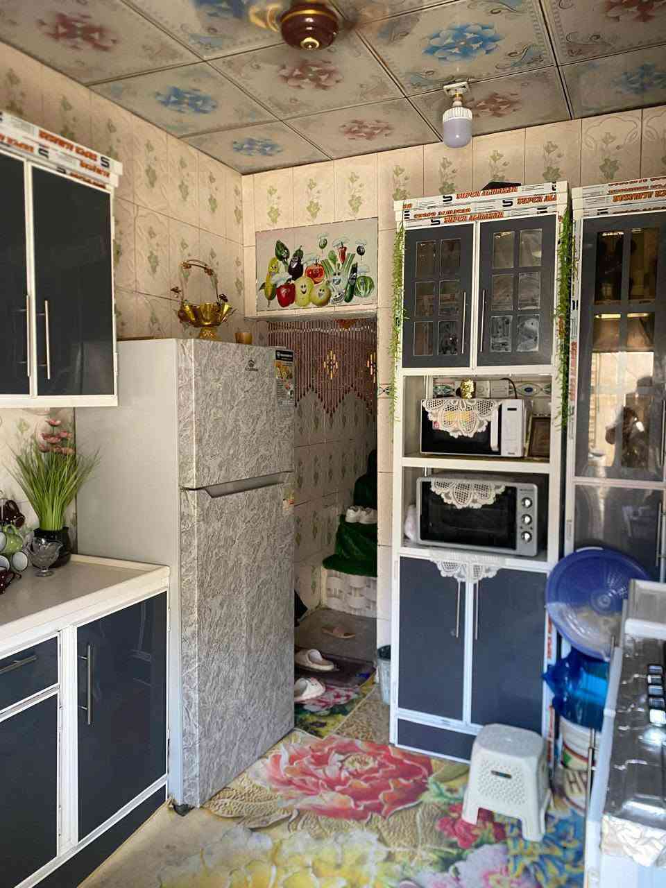عندي بيت للبيع مساحة 150م
طابو صرف ١٥٠
طابقين اربع غرف نوم وصالتين ومطبخ 
وحمامات خارجيه 
واستقبال ٨ متر 
عالي عن الشارع متر 
كاشي وسراميك سقوف ثانويه بيت جاهز للسكن والتحويل وحاليا مسكون 
السعر ١٤٠ وبيه مجال للطيبين
الحيانية شارع موسى الكاظم خامس بيت عن المستطيل
التواصل على هذا الرقم ***********
