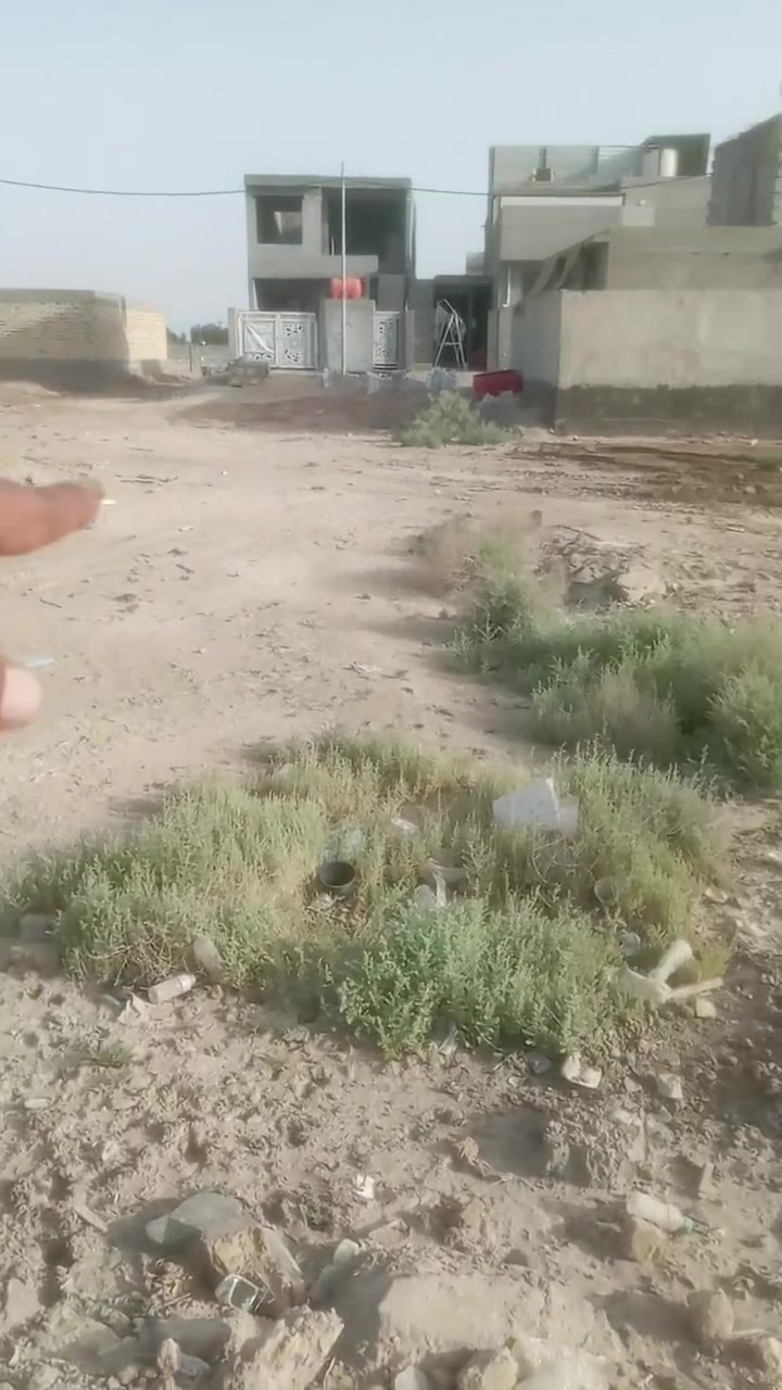 200 متر ثاني قطعه عن الشارع واجه 10 نزال 20 متر طابو زراعي25 تحويل بطابو مباشر حله سيف سعد شارع المشجر تبعد عن التبليط 18 متر السعر مال متوازي 27 اتصال ***********

