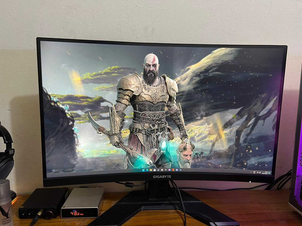 🚨🔥 وحش أبيض جاهز للاقتناء – أداء خارق وسعر فرصة 🔥🚨
⸻

🔥 PC خارق | تجميعة فاخرة | فرصة ذهبية 🔥

للبيع كمبيوتر هاي إند متكامل
مخصص للألعاب الثقيلة، البث المباشر، التصميم والمونتاج
أداء ثابت ينسيك انت بالعراق + شكل أبيض يخبل 🤍
تجميعة مختارة بعناية مو لعب وكل قطعة مستوى عالي 👌

⸻

⚡ المواصفات الكاملة:

🖥️ Case: Lian Li O11 Dynamic White
➡️ فخامة مو كيس

🔋 PSU: Corsair HX750W أصلي + كيابل Sleeved حمراء
➡️ ثبات كهرباء مرعب

🧠 CPU: Intel Core i7-12700KF
➡️ عقل وحش فعلي

🎮 GPU: Colorful iGame RTX 3070 Ti White
 • كيابل Lian Li RGB 8+8 pin
➡️ رعب فريمات حقيقي

❄️ Cooler: Deepcool CastleStorm White
➡️ تبريد يبرد قلبك

🧬 RAM: OLOy Blade 32GB 4600MHz RGB White
➡️ ذاكرة حديدية سريعة

🧩 Motherboard: MSI Z690-A WiFi
➡️ أساس قوي مضمون

🚀 Storage: NVMe M.2 1TB Addlink Gen4
(4850/3600 MB/s)
➡️ سرعة صاروخية فورية

⸻

🖥️ الشاشة (تباع ويّا الجهاز):

• Gigabyte G27QC
• 27 إنچ — حجم يملأ العين
• 2K QHD — دقة تخليك تعيش
• 165Hz — سلاسة بلا رحمة
• 1ms — استجابة برق
• VA Panel — ألوان عميقة
• FreeSync — وداع التقطيع
• HDR — صورة أقرب للواقع
• Curved 1500R — غمر كامل
• سماعات مدمجة — جاهزة بدون تعب

⸻

🔌 الإضافات:

🔋 UPS HIGH POWER 2000VA
➡️ أمان كهرباء تام

⌨️🖱️ ماوس + كيبورد Drakon
➡️ تحكم جيمر فعلي

⸻

✨ الحالة:
➡️ نظيف جداً جداً
➡️ استخدام شخصي
➡️ جاهز للفحص والتجربة

⸻

🔥 ليش هذا الجهاز غير؟
✔️ ألعاب حديثة أعلى إعدادات
✔️ Streaming بدون تقطيع
✔️ مونتاج وتصميم بثقة
✔️ تجميعة تعيش وياك سنين

💰 السعر فرصة حقيقية مقارنة بالمواصفات
📩 للمهتمين الجادين فقط – التواصل خاص
السعر خاص
***********
———
