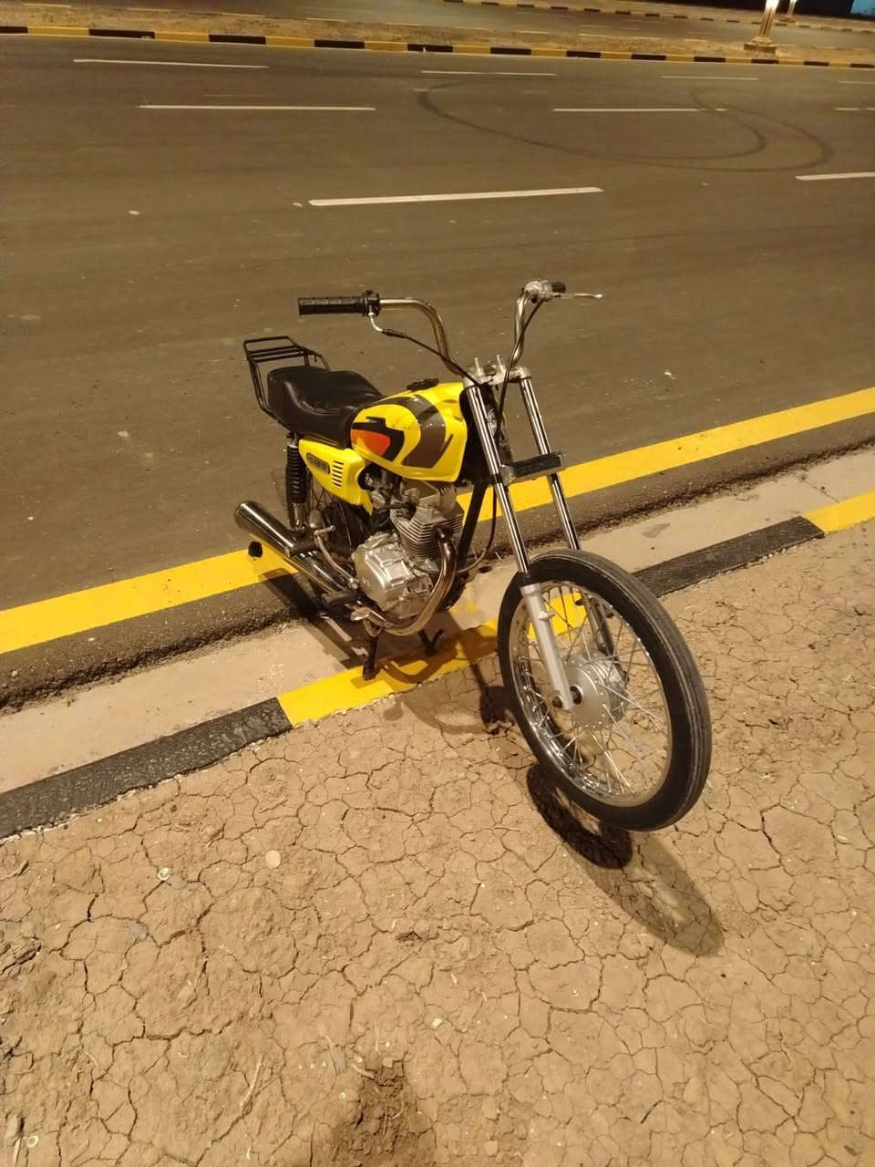 السلام عليكم دراجة نامة للبيع شاصي نامة ارشا موديل 2016 (اوراق اصولي بس وكيلها ماندلة) الدراجة مكفولة من الطول للطول مامفتوح بيها برغي اشتغلت اول اسبوعين او سحكت انوب تركتها صارلها 3 اشهر البارحة طلعتها واريد ابيعها الدراجة ماماشية ابد المكينة جديدة بالباكيت نامة الاصلي مو امتياز او كلها اصلية الغرض سيد خلدون مكينة مجمع ماكس ويمك الحساب السعر خاص الرقم، ***********
