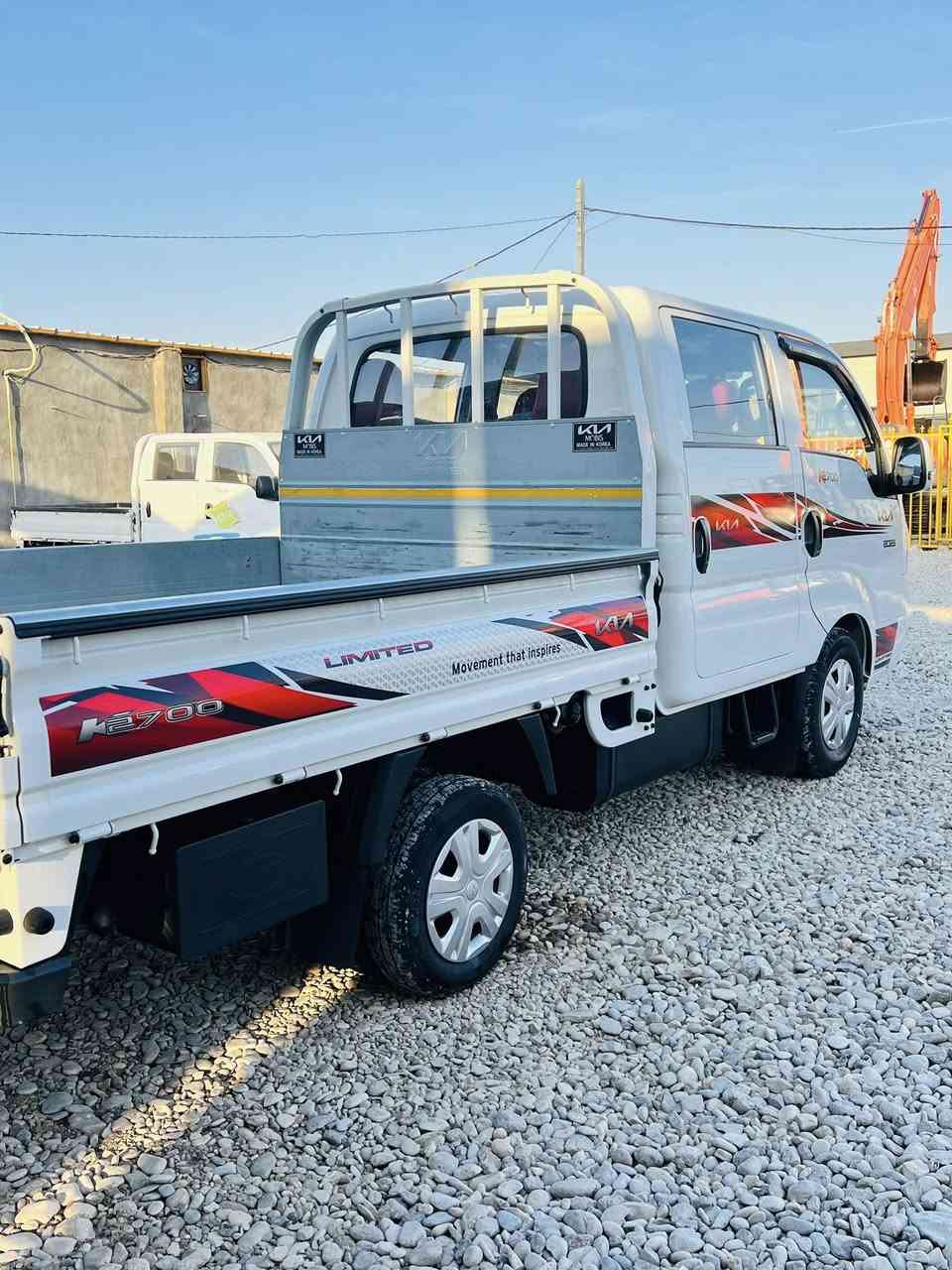 يتوفر داخل شركه أحمد عذاب مثور للتجاره العامه🥇
كيا بنكو K-2700 دبـل قـمـاره مـوديـل 2025 شٌـكل جـديد 

‼️تـرهم للـبيع أو الـمراوس 
⛔️موديل 2025الشكل الجديد 
⛔️ماشيه 19ألف 
⛔️مقاعد جلد (مدوشمه)
⛔️تحكم ستيرن كامل 
⛔️شاشه 
⛔️الواجهه شبك أمامي مطعّم بالكروم مع أظاءه كريستال 
⛔️الأضاءه كشافات ضباب أماميه LED
⛔️المرايا أشاره LED
⛔️التبريد منضومه تكيف عاليه مع تحكم يدوي 
⛔️تحكم كهربائي للنوافذ الأماميه 

للأستفسار 
‭٠٧٨٢ ٩٦٣ ٣٢٩٧‬📞

العنوان بابل الشوملي
