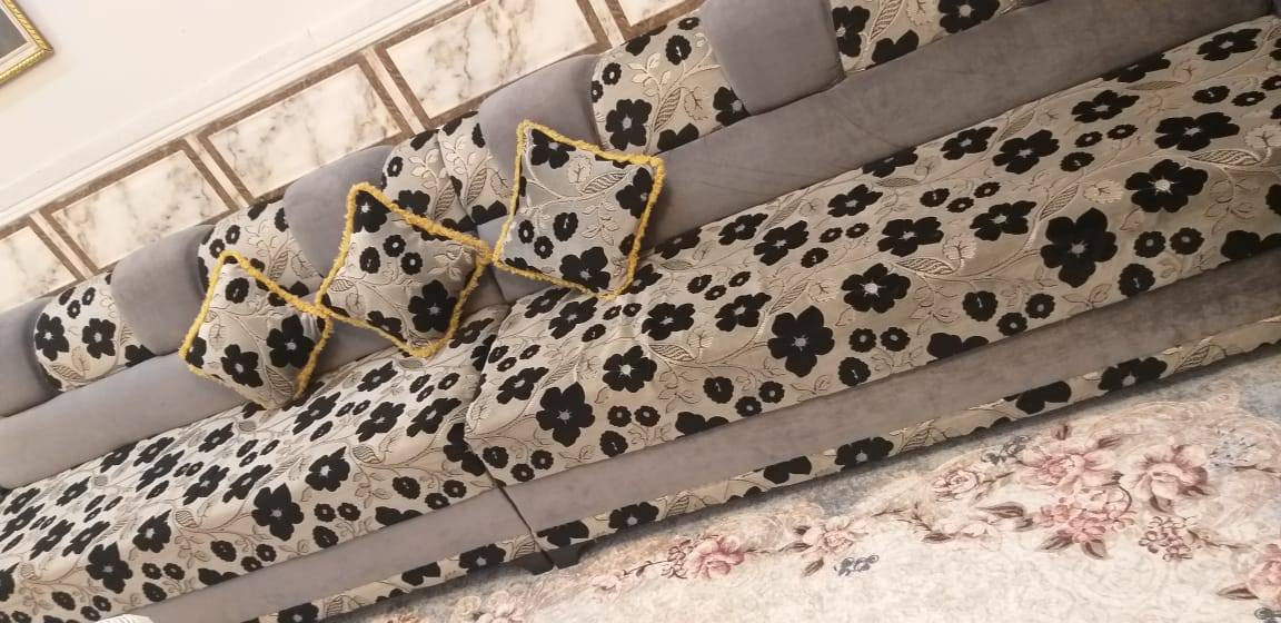 للبيع 8قطع كبيرة ديوان واسط. الشراء بـ3 ملاين البيع بمليون و500وبيها مجال. ***********
