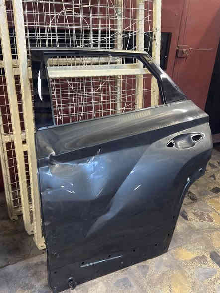 سلام عليكم باب توسان خلفي جهة السايق 2024 
بيها ضربة مثل ما موضح بل صور و بل فيديو 
مكاني بغداد حي التراث رايدها ب 350$ وبيها مجال 
***********
***********
