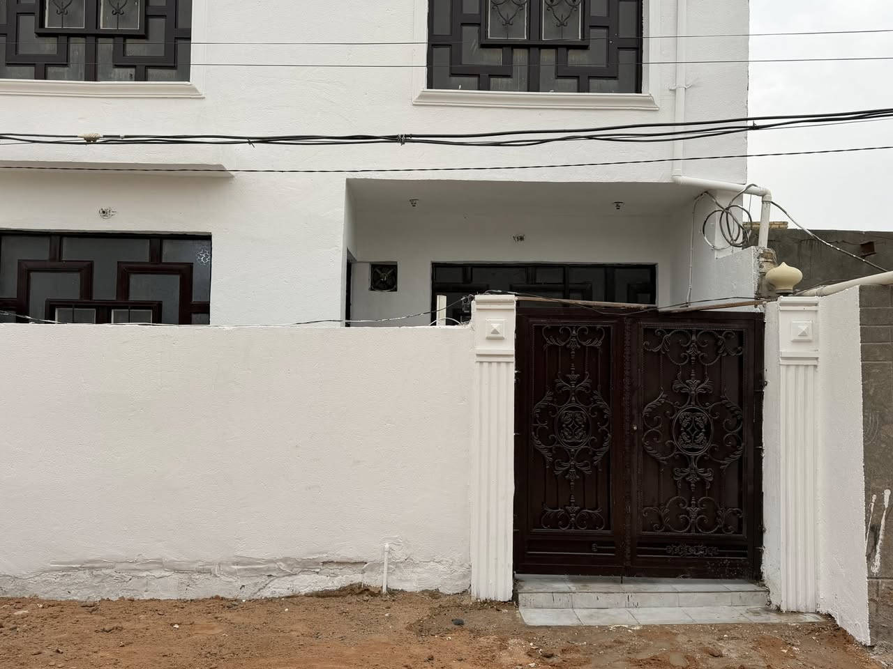 بيت للبيع 115م طابقين بناء طابوك صب كونكريت 3 غرف بناء جناي سطحين بي البيت حمام عدد 2 استقبال مطبخ صالتين 
الموقع / الكوفه شارع الحوزه حي الصدر الثالث شارع رقم 9 قريب ع شارع 5 دقايق عن مسلم ابن عقيل ع البيت نضيف جدا غير مسكون حالياً للاستفسار 
***********

0789 333 9520
