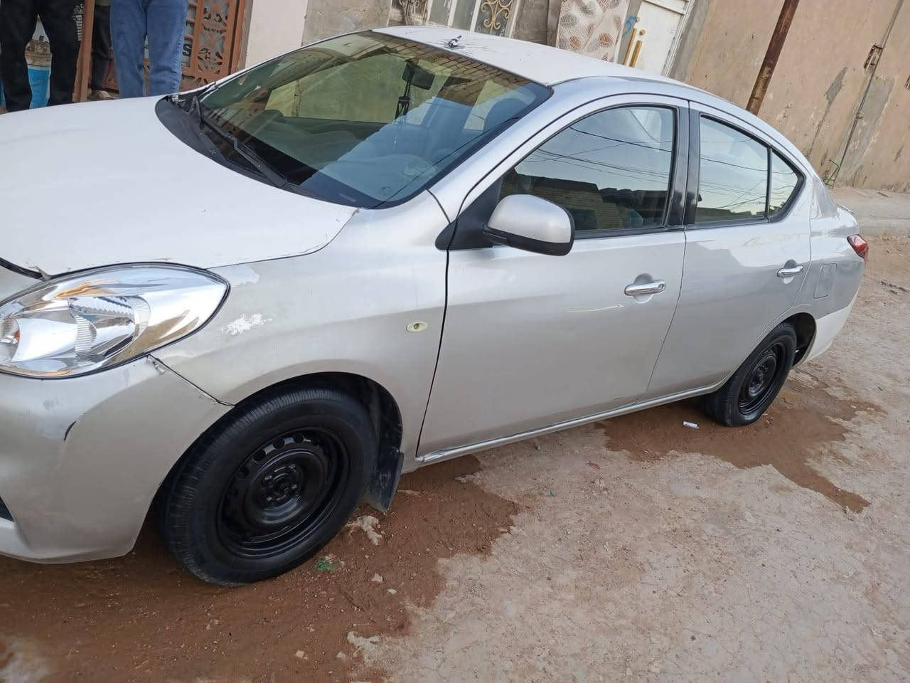 السلام عليكم
نيسان صني مديل 2013
كير مكينه حداديه جدد
تخم تاير
السياره بيها جاملغ خلفي
 والباقي كفاله
***********
مكان نجف
سياره جاهزه مجهزه كبل للشارع
غير متواجد ع فيس
مكلف بل نشر
السعر ٦٧ وبيها مجال
