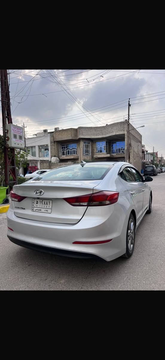 السلام عليكم النترا 2018 وارد امريكي فول مواصفات السعر ( 115$) مكانها بغداد *********** حادثها سرقه بنيد فقط بدون ايرباك وبلعراق بيها قطعتين رش بدون حادث الباقي مكفول مواصفات فتحه سقف / بصمه تشغيل + بصمه ابواب / شاشه جبيره / تحكمات مقود جهتين / رادات جانبيه سياره جاهزه بدون نقص 
محرك وكير مكفولان ما مفتوحات شاصي لغد مكفول 
صور الحادث بلمنشور الشراي يتصل
