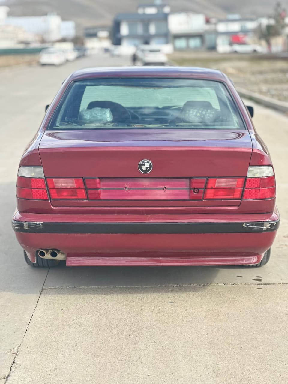 ‎ بیئم ٥٢٥گیرعادی مۆدێل ١٩٩١
سەیارەکە زور خاوێنو جوانە 
٤جام کارەبا  
تایەی نوێی لەسەرە
‎پێشو پشتی تازە تەعمیر کراوە 
‎تاخم لایتی نوێی لەسەرە 
‎هەمو گیانی کراوە بە ٩٥ 
‎گێرو مەکینەی زورپاکە سەحبێکی زور خوشی هەیە سعریشی ٣٣وەرەقەو توزێ مەجال ژمارە موبایل (***********)
‎شوێن سلیمانی السليمانية, العراق
