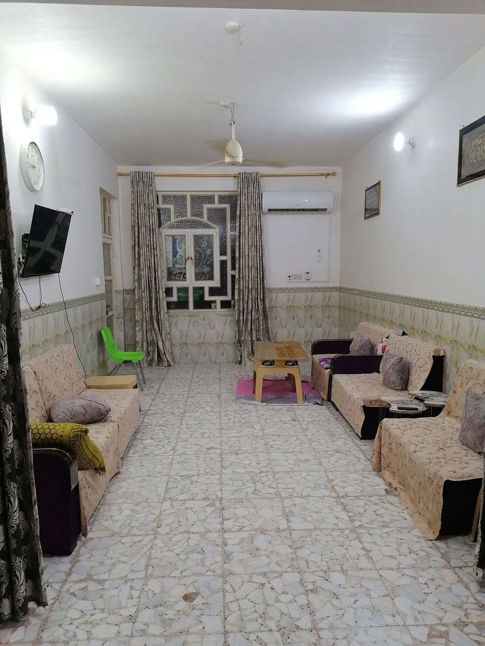 ⭕سلام عليكم 
⭕دار للبيع
 150م طابقين
رقم الدار 47042
الدار كامل والحمدلله 
بناء مال جناي
 عمر البناء 8 سنوات 
السعر180وبي مجال بسيط 
للإستفسار ***********
