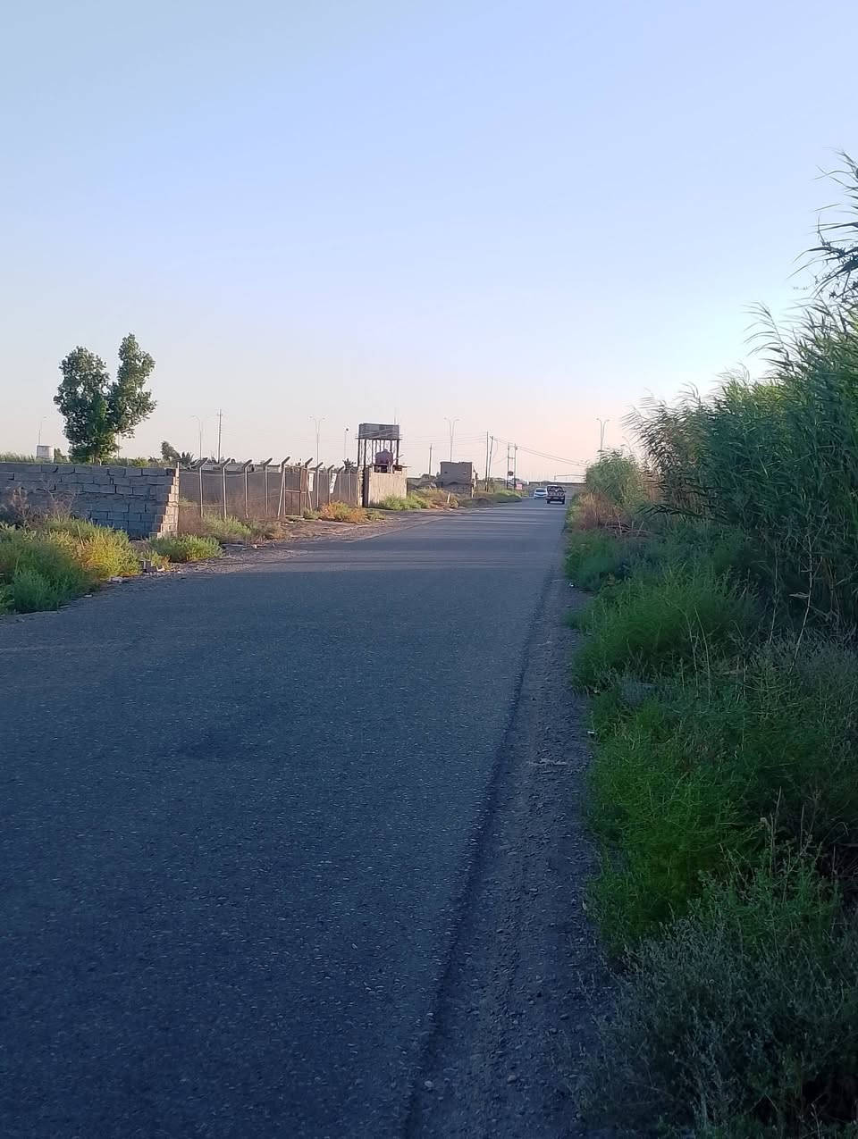 دار للبيع المساحه 240متر طابقين 5 غرف نوم   طابو زراعي سند 25 مكاتبه وقرار قاضي الدوره عرب جبور شارع التناكي  بلقرب من خدمي سريع دوره جديد كامل خدمات ***********
