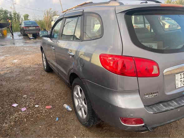 السلام عليكم سنتافيه موديل ٢٠٠٧ وارد امريكي بي صفحه السايق صبغ بس وحادثه جاملغ الوره بالهلال مثل ما بين بالصوره مكينه جديده سياره كامله من كل النواحي السعر ١٢٥ ورقه وبيه مجال بسيط مكانه بغداد السنويه باسمي رقمي دولي مامتواجد على الفيس 
*********** بغداد
