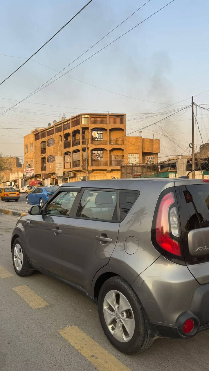 كيا صول ٢٠١٦ وارد أمريكي 
محرك جيدجدا ١٦٠٠ 
كير جيدجدا 
صدر جديد مع تخم دبلات جديده
سياره باسمي رقم بغداد 
تبريد تدفئة جيدجدا 
ماشيه ١٨٠ ألف ميل 
بيه صبغ بابتين مع هلال الخلفي 
مكاني بغداد الحريه 
رقم *********** 
سعر ٩٥ بيه مجال بسيط بغداد, العراق
