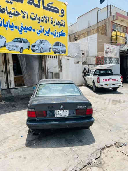 السلام عليكم BMW 520 موديل1991  بدون فتحه مسكر عدله گير عادي جاترك  جواها اكسل 3.23    حاويه 
هوه وعربانته
تخم تاير قبل ٢٠ يوم شديته الاصلي
ويل خليه جديد
تبريد ثلاجه ❄️
جام اربع بيبان كهرباء
غرفه جديده جلد
باتري جديد
منضومه المي حيل جديده
سنتر للك كل السيارة
مابيها حادث
مصبوغه عام والصبغ درجه اولى
دوسات M
سستم صوط كولش مرتب
كهربائيات متلگه لو شويه نقص وبلاد
المكينة بيها تبخير من اول تشغيله بس ويروح وينزل من سعرها مكينه بيها عزم اكسر بيها ويل
صرف بانزين ماكو ومنضومه البانزين كذالك جديده من تخم مجاول وبلكات وووو
سلف ميماتي بيها
گيرها جديد
السياره بسمي قبل شهر شديت رقم انگليزي وبسمي تحويل مباشر  واسوي عقد مروري مباشرتا ونجهز للتحويل رقم 11بغداد

سعرها ٥٥ واي ملاحضه بيها الي من نصيبا ويقيم الملاحضه ينزل من سعرها واني الممنون
وهنياله الي ياخذها وبالتوفيق *********** 
وربي يرزقكم ويرزقنا وياكم تحياتي

