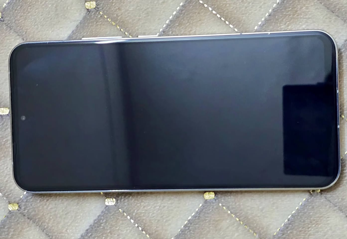 ​📱 مواصفات Xiaomi 14 (شاومي 14) للبيع 
🚀 الأداء والسرعة
​المعالج: Snapdragon 8 Gen 3 (أقوى معالج من كوالكوم وقت إصداره)، يدعم تشغيل أثقل الألعاب والبرامج بسلاسة تامة.
​الذاكرة (RAM):  16 جيجابايت.
​التخزين:   512 جيجابايت 
​📸 الكاميرات (بالتعاون مع Leica)
​الكاميرا الخلفية: ثلاثية العدسات بدقة 50 ميجابكسل لكل منها (رئيسية، زاوية واسعة، وتقريب Telephoto).
​العدسات: عدسات Summilux الاحترافية التي تعطي ألواناً واقعية جداً وعزلاً طبيعياً للصور.
​الفيديو: يدعم التصوير بدقة 8K وتصوير السينما بدقة 4K.
​📺 الشاشة والبطارية
​الشاشة: LTPO OLED بحجم 6.36 إنش، تدعم 120Hz وسطوع هائل يصل لـ 3000 nits (واضحة جداً تحت الشمس).
​البطارية: 4610 مللي أمبير.
​الشحن: يدعم الشحن السلكي السريع جداً بقوة 90 واط (يشحن بالكامل في حوالي 31 دقيقة) وشحن لاسلكي بقوة 50 واط.
غراض كاملة السعر 850 وبيه مجال قليل صار شهر  من اخذته


**إذا كنت صاحب هذا الإعلان وتريد حذفه لأي سبب، رجاءا أرسل رسالة إلى الدعم الفني**