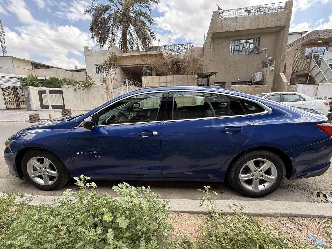 السلام عليكم
شوفرليت ماليبو 2023 للبيع  الرقم بغداد 
السيارة  بصمة شاشة كبيرة تحكمات ستيرن كامره دواره صندوق بصمة بيبان بصمه سايدبريك بصمه اوتو ستوب ماشيه ٦٥ مايل وباقي مواصفات الماليبو المعروفه السياره وارد امريكي 
حادثها موضح بالصور  
مكاني بغداد الوزيريه / شارع المغرب السياره بأسمي 
والتحويل ثاني 
السعر: ١٢٤ $
الاتصال 
*********** واتساب
