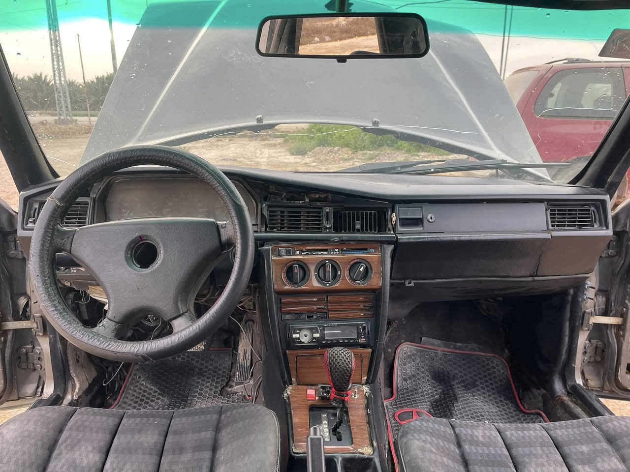 السلام عليكم
مارسدس 190 موديل 88 رقم انكليزي واسط سنويه لل29 

مكينه وكير ونجي الكير بي ضعف المكينه مكفوله 

قراعد دبل بلاد بدون تعمير 

حداديه خلفيه نضيفه اماميه نص عمر 

تخم تاير نضيف 

نقصهه غرفه وكير وترتيبات مافارغ الهه 

مكاني بابل ***********

السعر 30 بيهه مجال قليل
