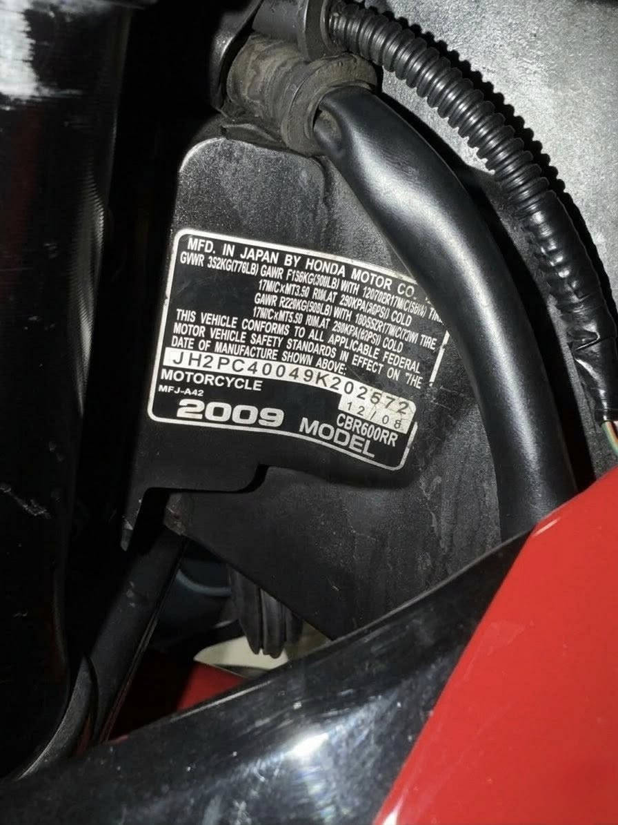 المدفع للبيع 🚀❤️
هوندا RR موديل ٢٠٠٩ لعابه جاهزة مجهزة 
مكينه كير مكفولات 
عليها برمجة لانج كونترول _ بوب كورن _ ثور فليم **نــااارر 🔥🔥**
٨ نوزل 
هاوزن طويل 
اكزوز تو برذر اصلي وكالة 
تخم تاير جديد 
عليها ادامه كامله (بلك _ نوزل _ مجول _ فيول بمب) 
الدراجه جاهزة ومابيها اي نقص 
مكاني بغداد حي الخضراء 
السعر ٥٠$ وبيها مجال بسيط كلش 
ممتواجد فيس 
الي بخاطره هذا رقمي ويتصل 
***********
