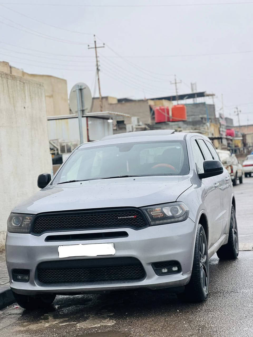 السلام عليكم 
دوج دورنكو GT بلاك توب 
موديل 2019 
رقم اربيل دولي السنويه جديده 
ماشيه :130 كيلو متر 
سيارة جاهزه من كلشي ما بيه نقص
الضررها : بيه رشات صبغ بجاملغ الخلفي وجاملغ الامامي والباب ورا سايق بدون ضربة وصور الحادث موجوده بالمنشور كير مكينه حداديه تبريد جاهزة و كفاله شرط الفحص 
سيارة فول فتحه حساسات خلفيه كرسي كهرباء رادار خلفي رادارات جانبيه منظومة زنون كامله  اصلي وباقي مواصفاتها معروفه سعرها 240
***********
