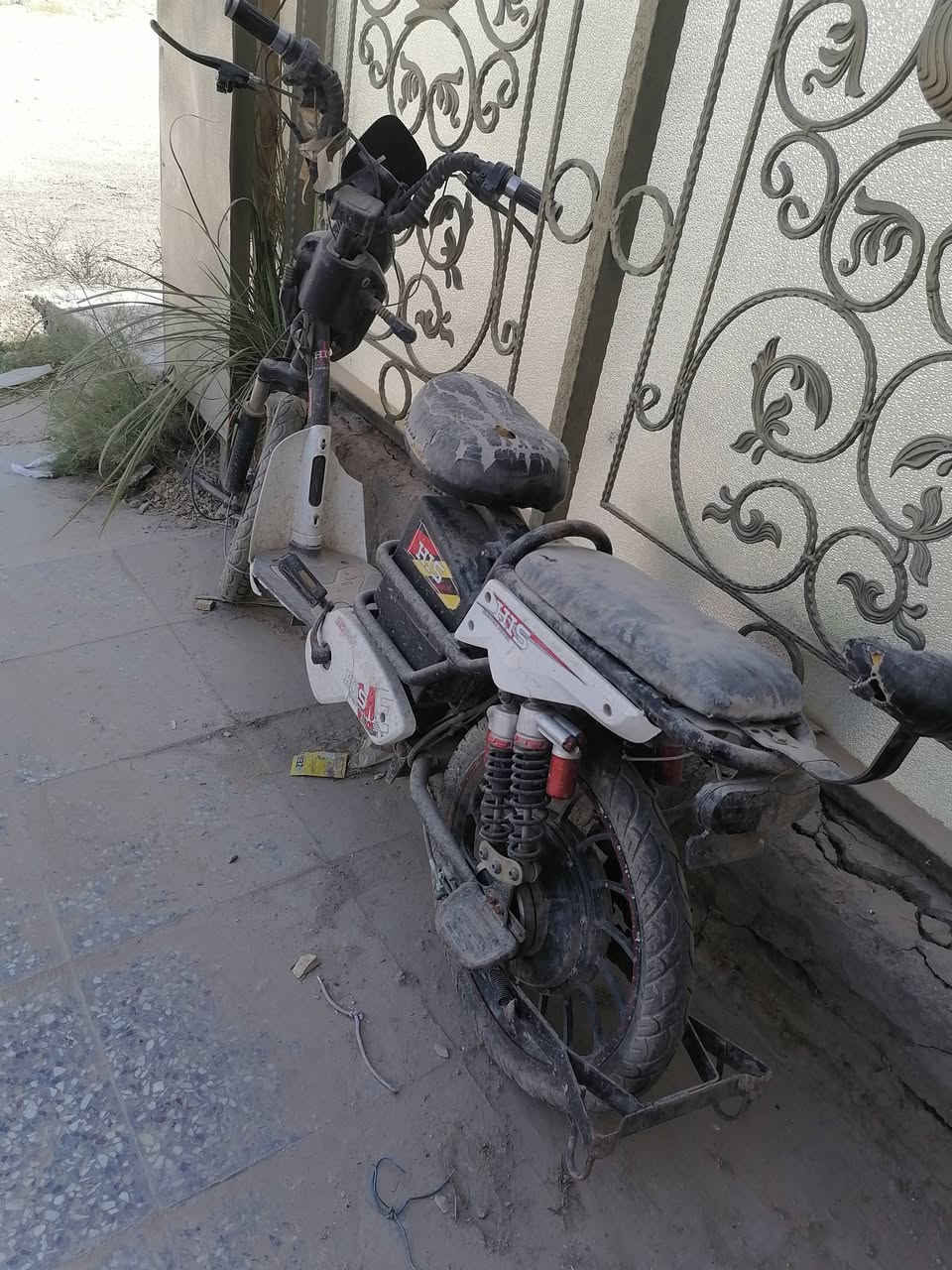 دراجه شحن حجم 20 بدون شاحنه طافيه ما اعرف شنو عطله سرعه 100 السعر 60 الف والثانيه حجم 15 شغاله فقط فصل واير ما اعرف ياهو سعره 75 سرعه 99 المكان بغداد سريع الغزاليه البكريه *********** واتساب لا يوجد خاص
