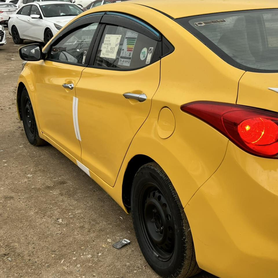 السلام عليكم النتره افانتي موديل 2012 رقم بصره الكليزي بسمي بيها باب الخلفي بدل محرك 1600 توه شديته 
جديد مامفتوح برغي بي 
تايرات جدد حداديه خير من الله سياره مال جناي جاهزه السعر88وبيها مجال مواصفات السياره شاشه كامره اشاير بلمري تحكم استيرن مرايات شفط  عنوان ناصريه مركز رقم***********
