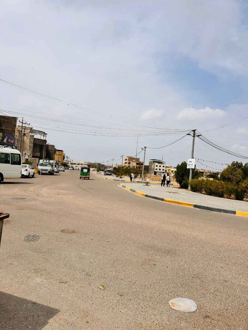 السلام عليكم 
اخوتي عندي محل ب ياسين خريبط قرب شارع القاضي عندي محل فواكه ومخضر شغله خير من الله ومرتب والواجهيه مرتبه ركن ع 3افرع 
العرض 6متر
الطول 6متر
المحل ايجاره 500
والمحل بي سلعه كامله براد او سبالت عدد 2 
وكامرات عدد4 +بلازمه
ورفوف كامله  بس بعد يحتاج جم شغله وكلشي يكمل المحل معروض 6 مليون وبي مجال للشراي  والمحل اموجه على ثلاث شوارع يصلح

مطعم
مخبز
انشاءيه

باقي التفاصيل يم هاذ الرقم

 
***********/ البصرة, العراق
