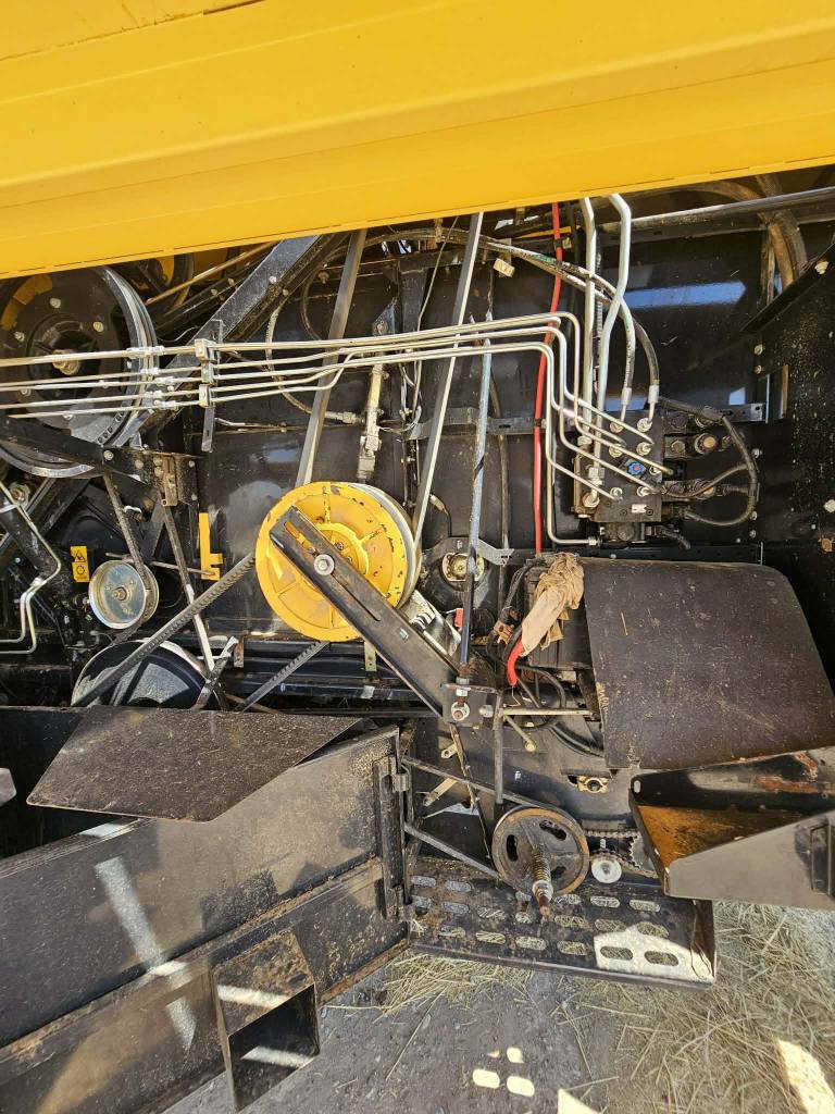 السلام عليكم
للبيع حاصدة نيوهولند 
موديل..  2014
حجم 50-40 قايش.. 4بلم 
فول مواصفات حار بارد دبل امرا كهربائيّ أكسل خلفي عريض
رقم اربيل.  تحويل ثاني يوم 
عاده 3000.    ... مكان كركوك الحويجه العباسي الطارقيه
السعر. 80 او بيه مجال للشراي 
للاستفسار ***********
