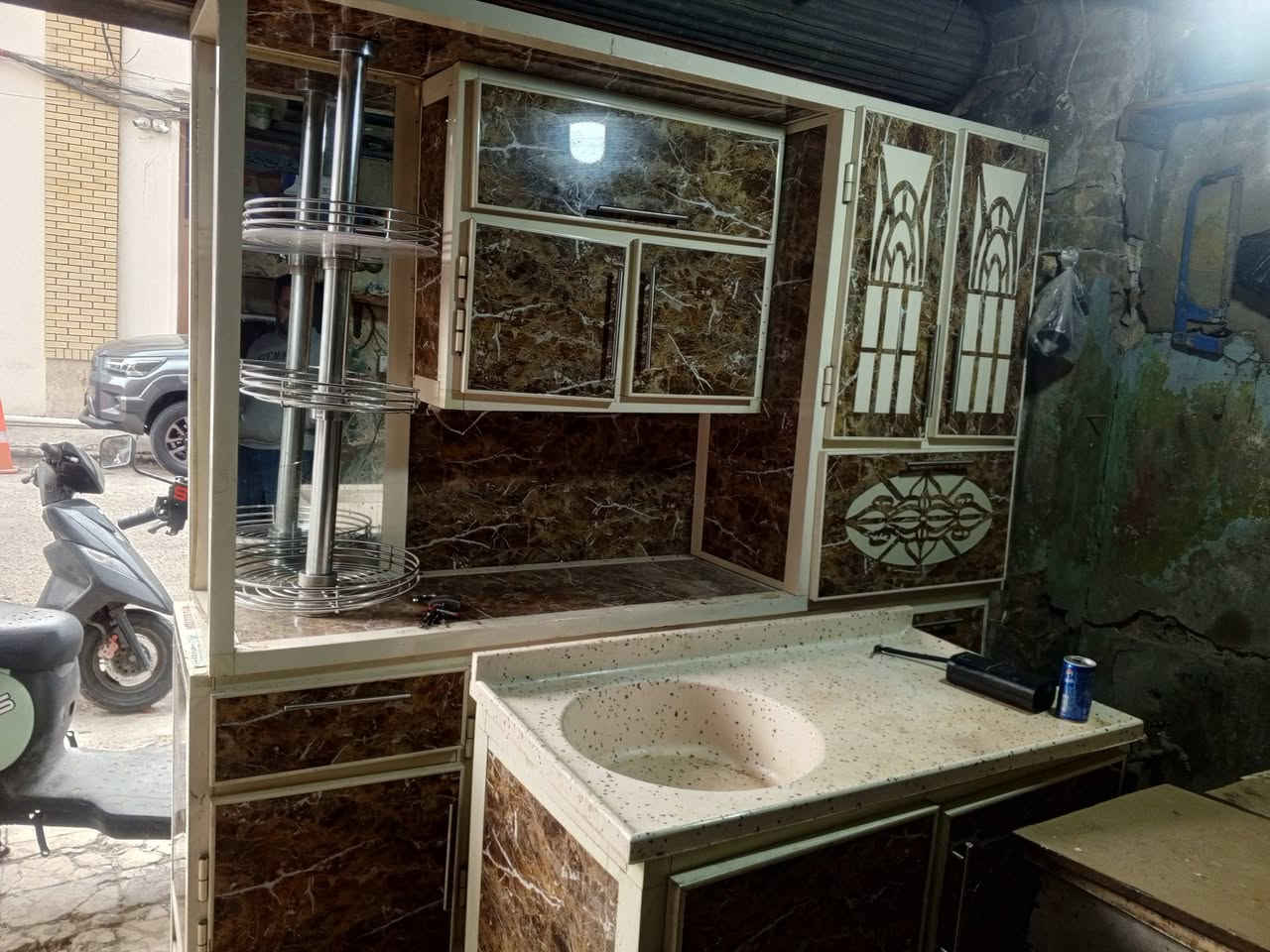 اسلام عليكم كونتر ستعمال كلش قليل مكان لكونتر علوي لحله قرب سينما بغداد لسعر 300 وبي مجال كلش قليل ***********
