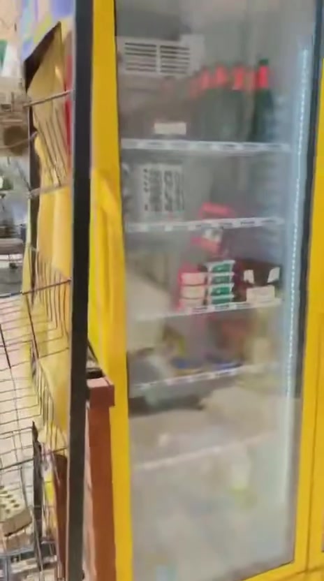 اغراض محل كامله   رفوف بردات 3 طراحيات و 4عاموديات +سفينه + عرضات جبس
من غير المواد تجي تحسبهن وبيك خير وادلل

***********

مكانها الشرطة الخامسة الدوانم
