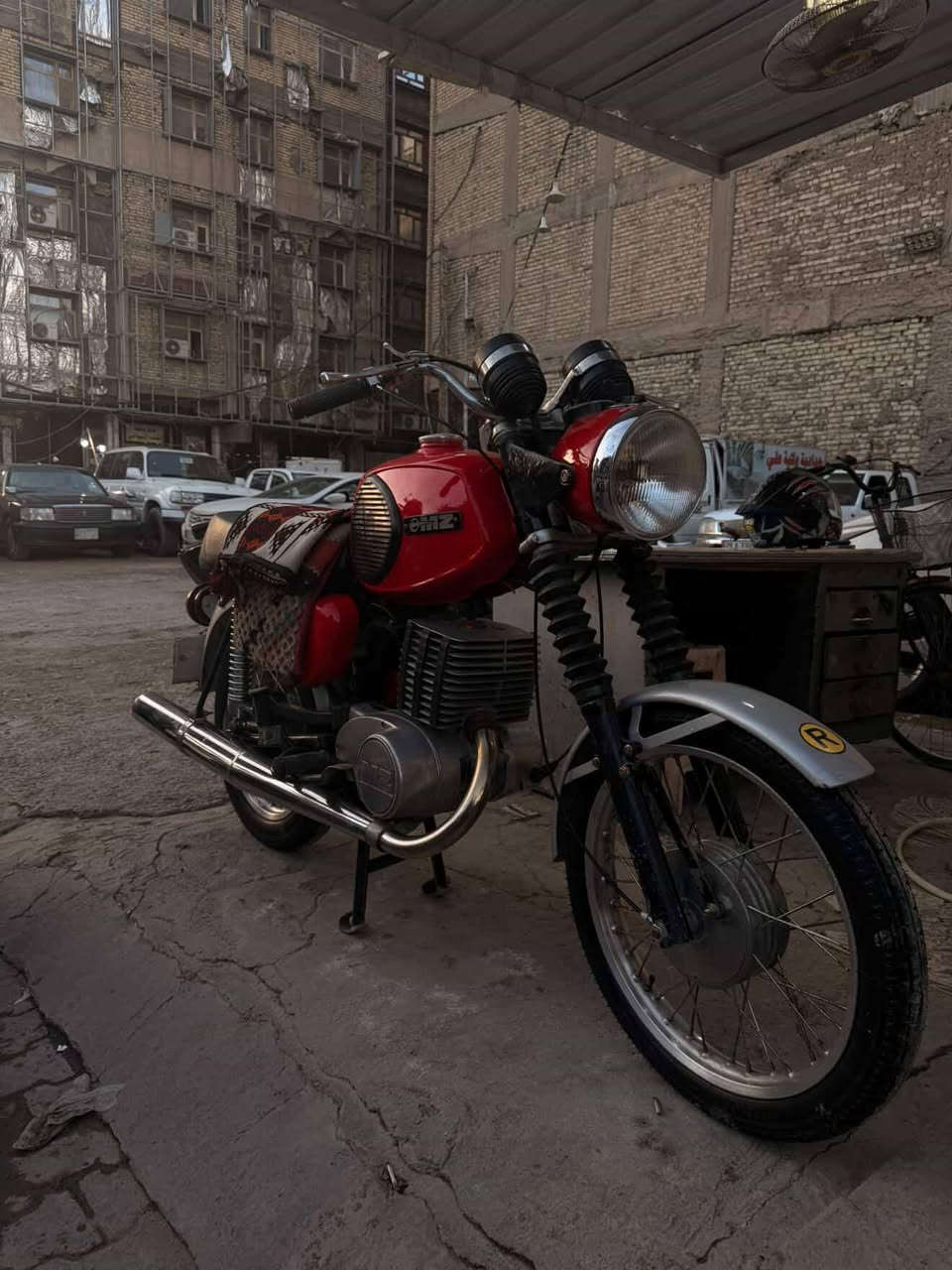 سلام عليكم ماطور للبيع ٨١ رقم وسنويه بدون راعي لحيم فقط بل خشم سايز٣ الماطور جاهز على اخر لبه وفلاوين جدد كلجات جدد الماطور خير من الله سعره ١٩٠٠ وبي مجال مكان نجف شارع المدينه *********** الشراي بي خير ويدلل
