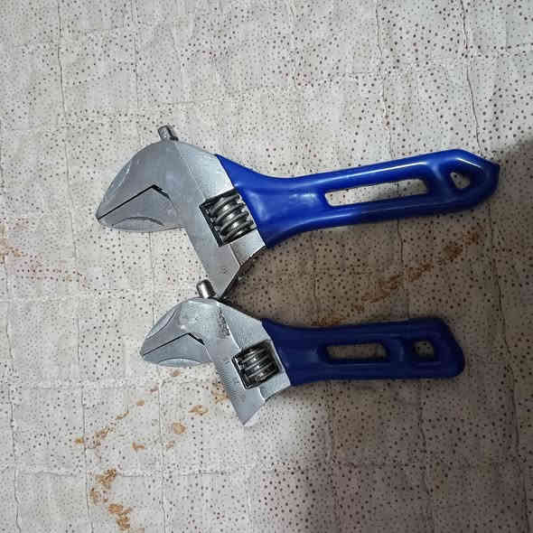 قراظ بالة للبيع كلة اصلي ثقيل ،،.           واتر بم اصلي  .كسور سبانة 4 انجات تقيل ..كندك ثقيل مال شركة ..مكص انجيكو اصلي ..درنفيسات كلة ثقيل وصلي مال بالة.. والتواصل خاص.او علة الرقم ..‏‪***********‬‏⁦⁦ ..☎️موجود كميات.
